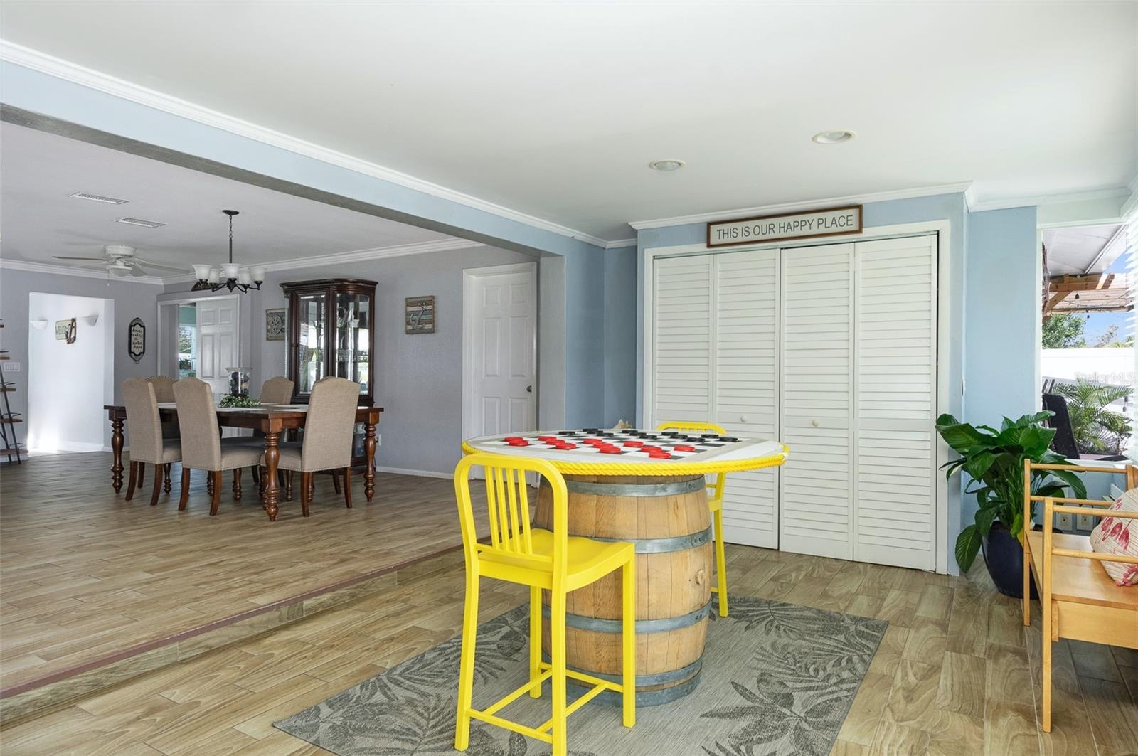 553 E LAKE DR, LARGO, FL, 33771