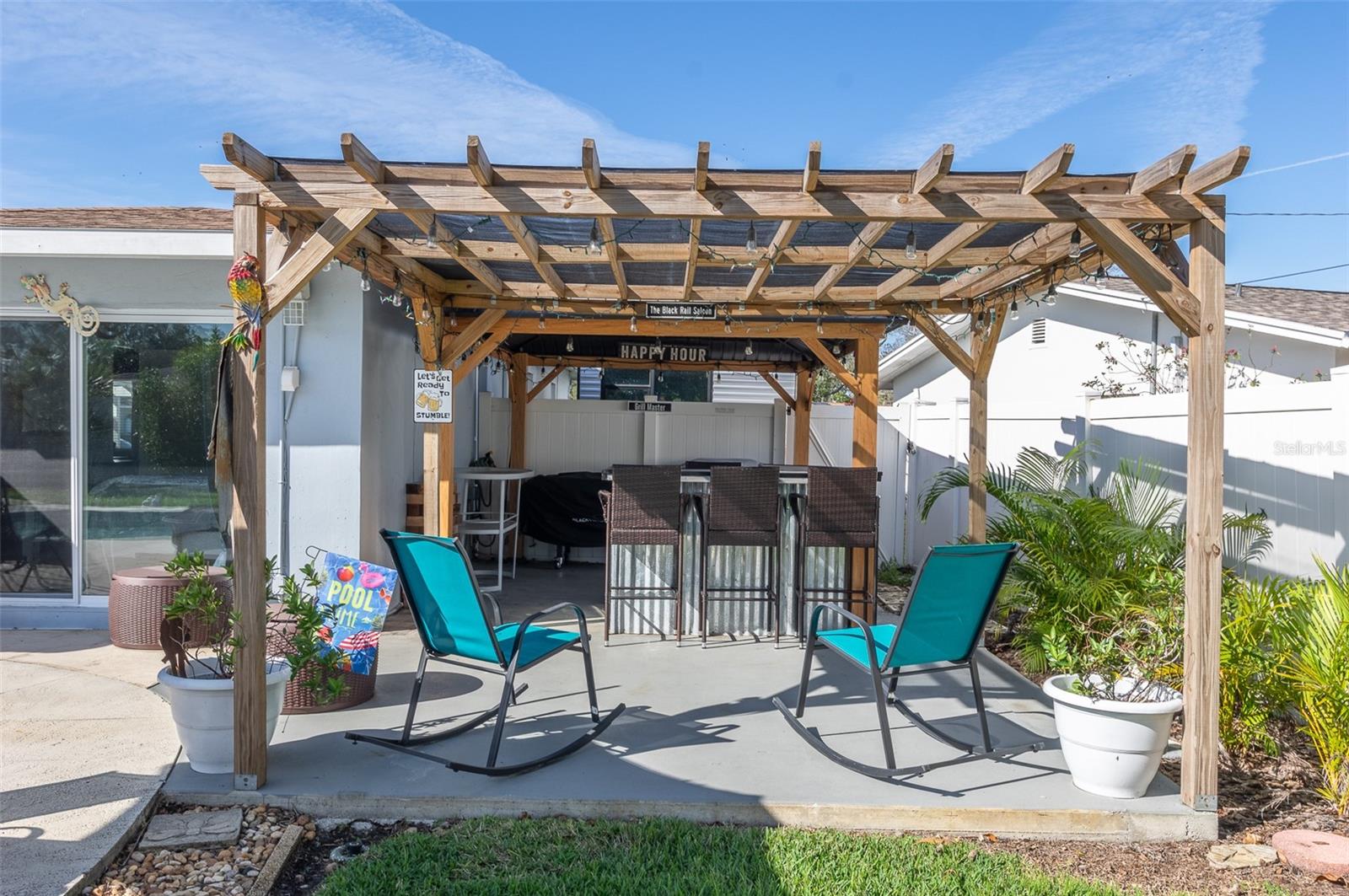 553 E LAKE DR, LARGO, FL, 33771