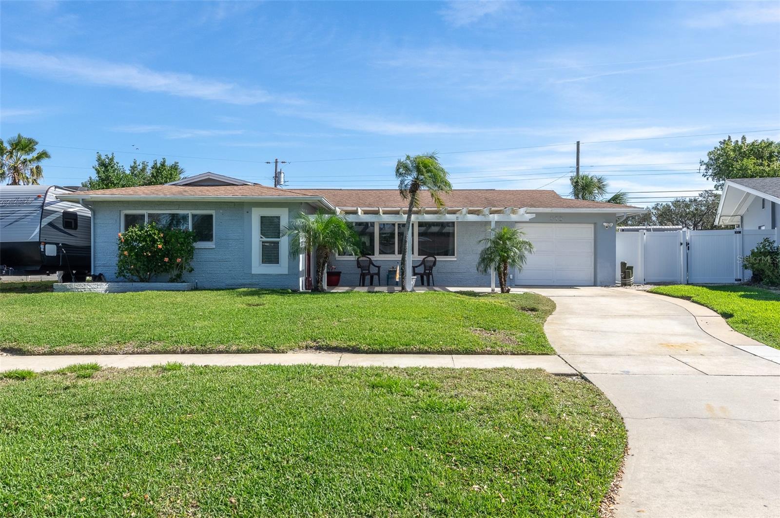 553 E LAKE DR, LARGO, FL, 33771