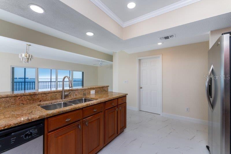1601 PARK BEACH CIR #14, PUNTA GORDA, FL, 33950