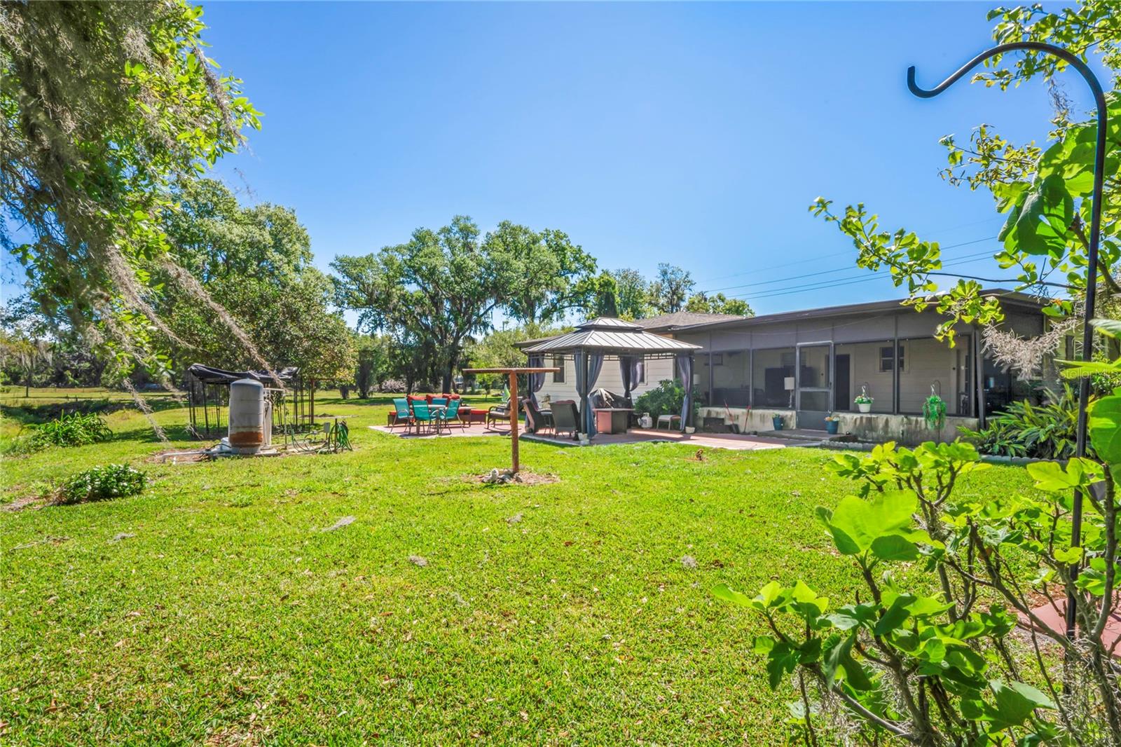 2102 W KNIGHTS GRIFFIN RD, PLANT CITY, FL, 33565