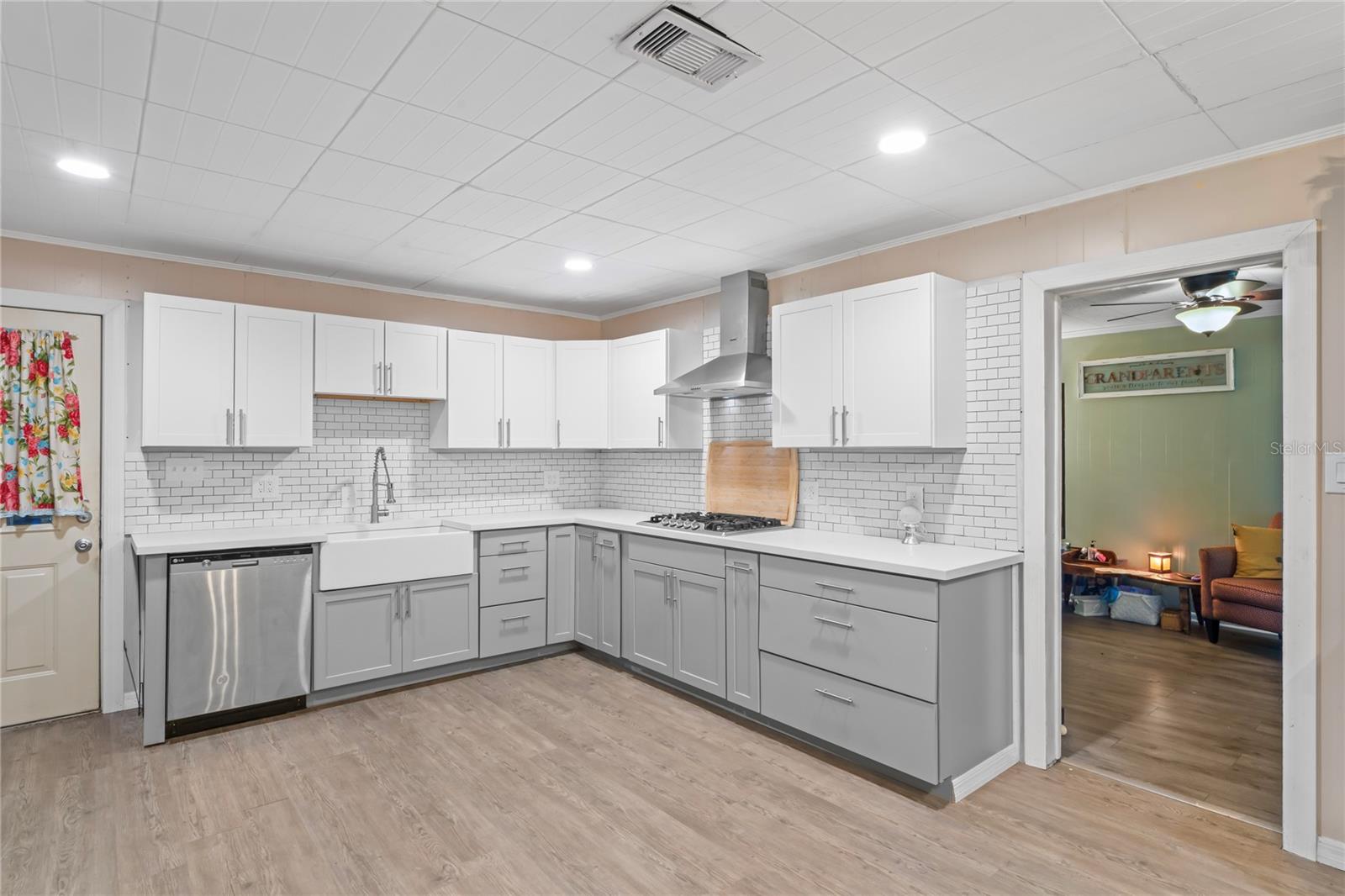 2102 W KNIGHTS GRIFFIN RD, PLANT CITY, FL, 33565