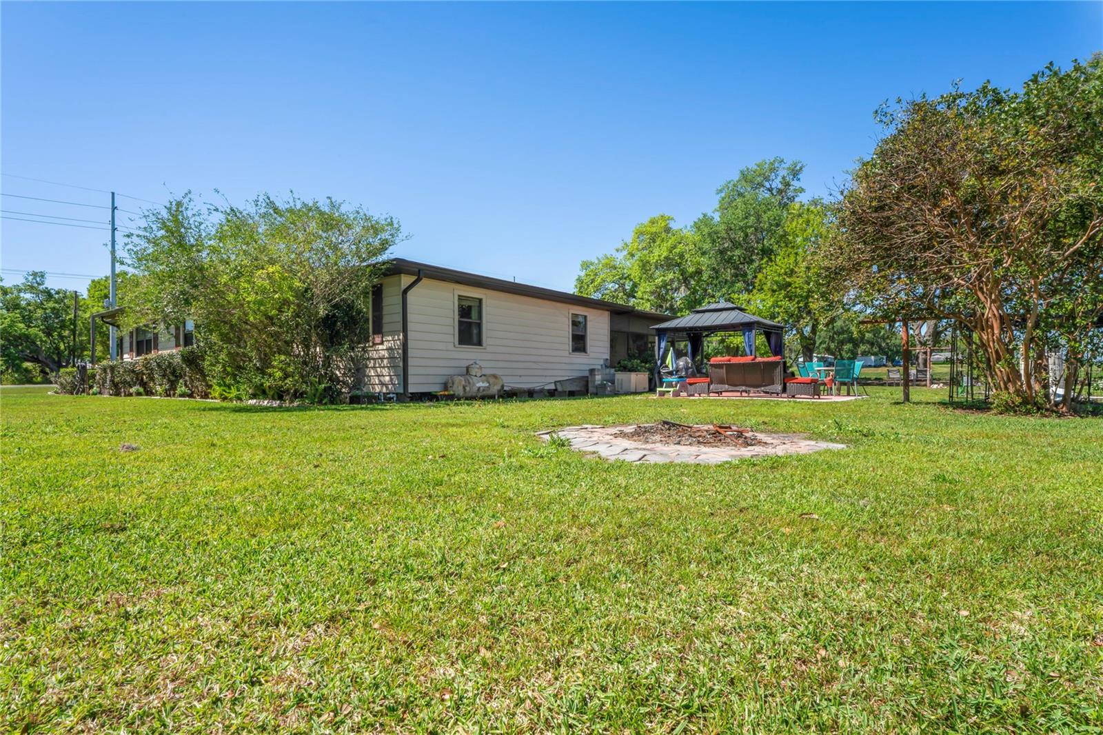 2102 W KNIGHTS GRIFFIN RD, PLANT CITY, FL, 33565