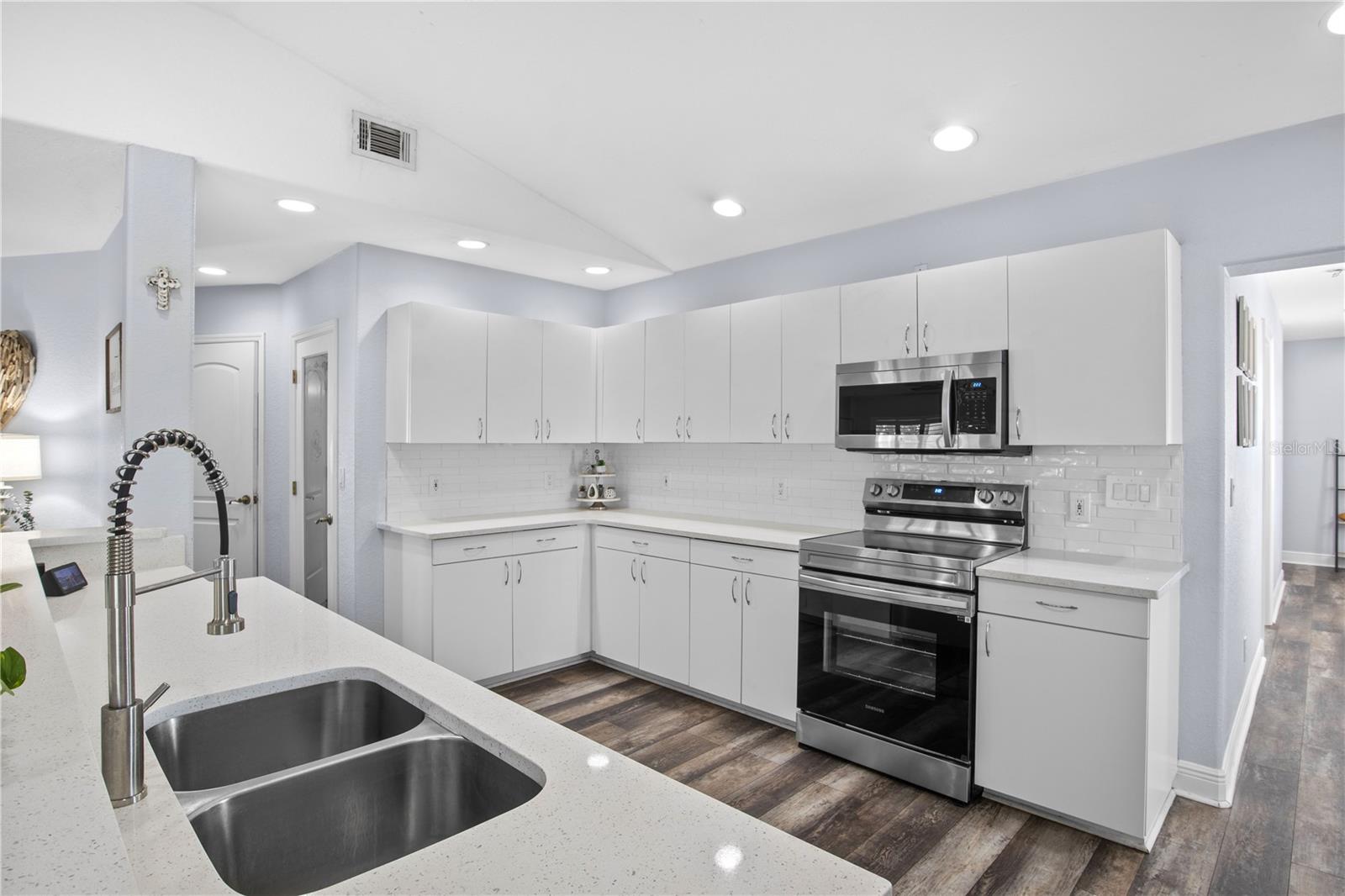 4003 3RD AVE NW, BRADENTON, FL, 34209