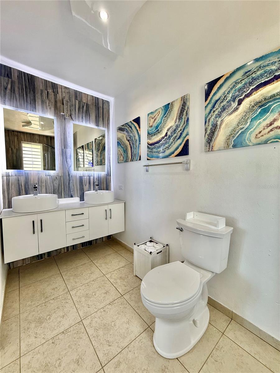 PR9111949 Property Photo