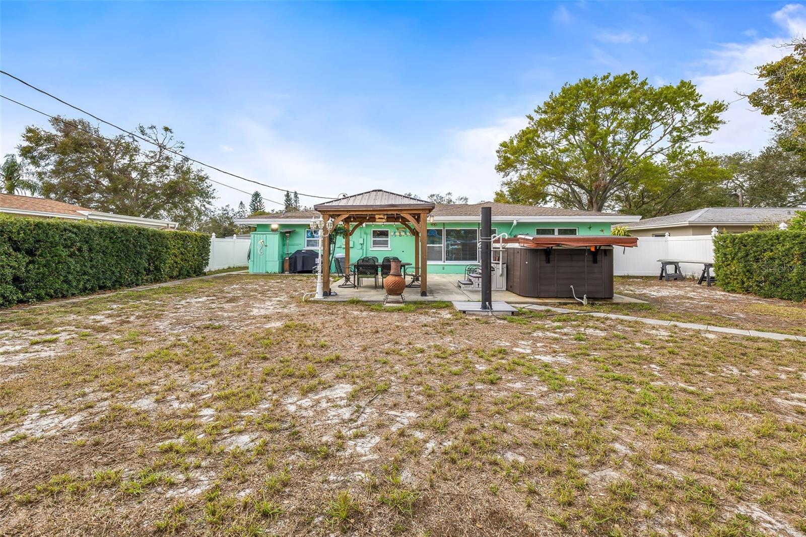 683 CIRCLE DR E, LARGO, FL, 33770