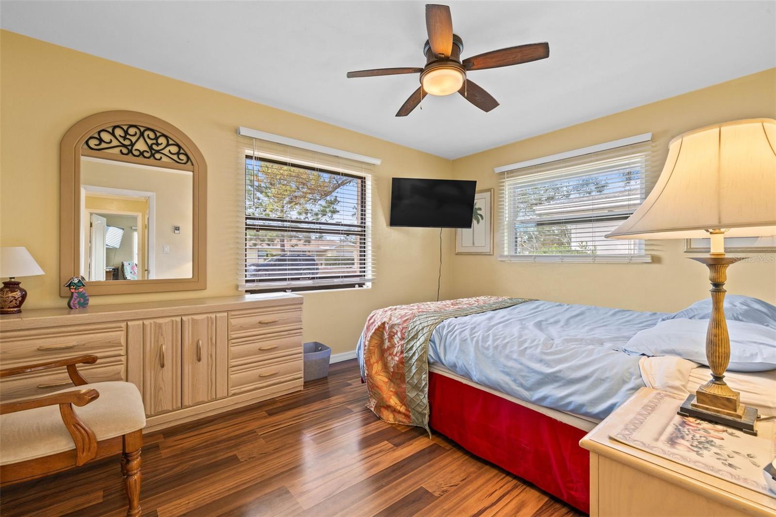 683 CIRCLE DR E, LARGO, FL, 33770