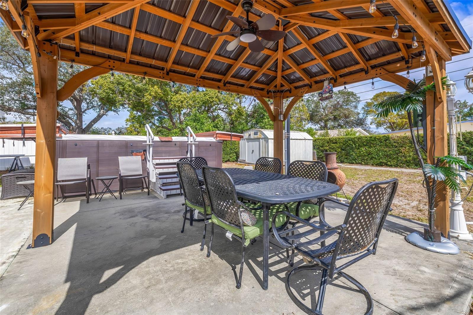 683 CIRCLE DR E, LARGO, FL, 33770