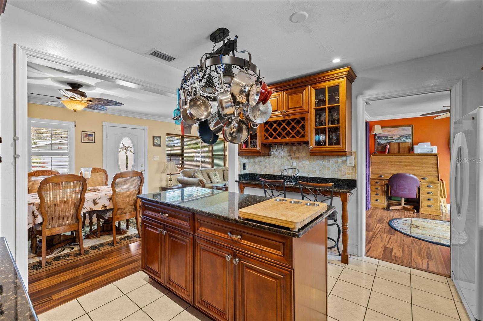 683 CIRCLE DR E, LARGO, FL, 33770