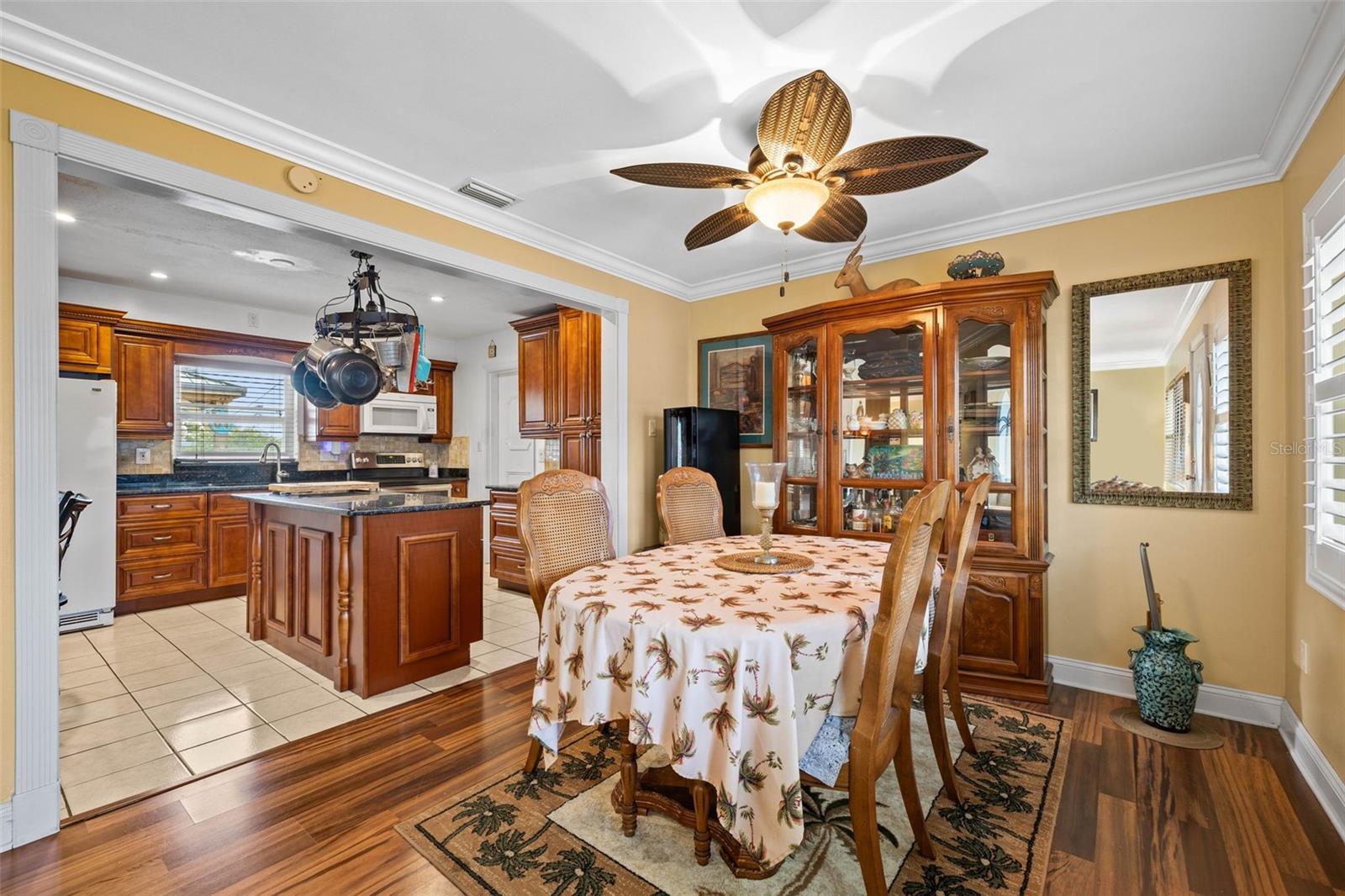 683 CIRCLE DR E, LARGO, FL, 33770