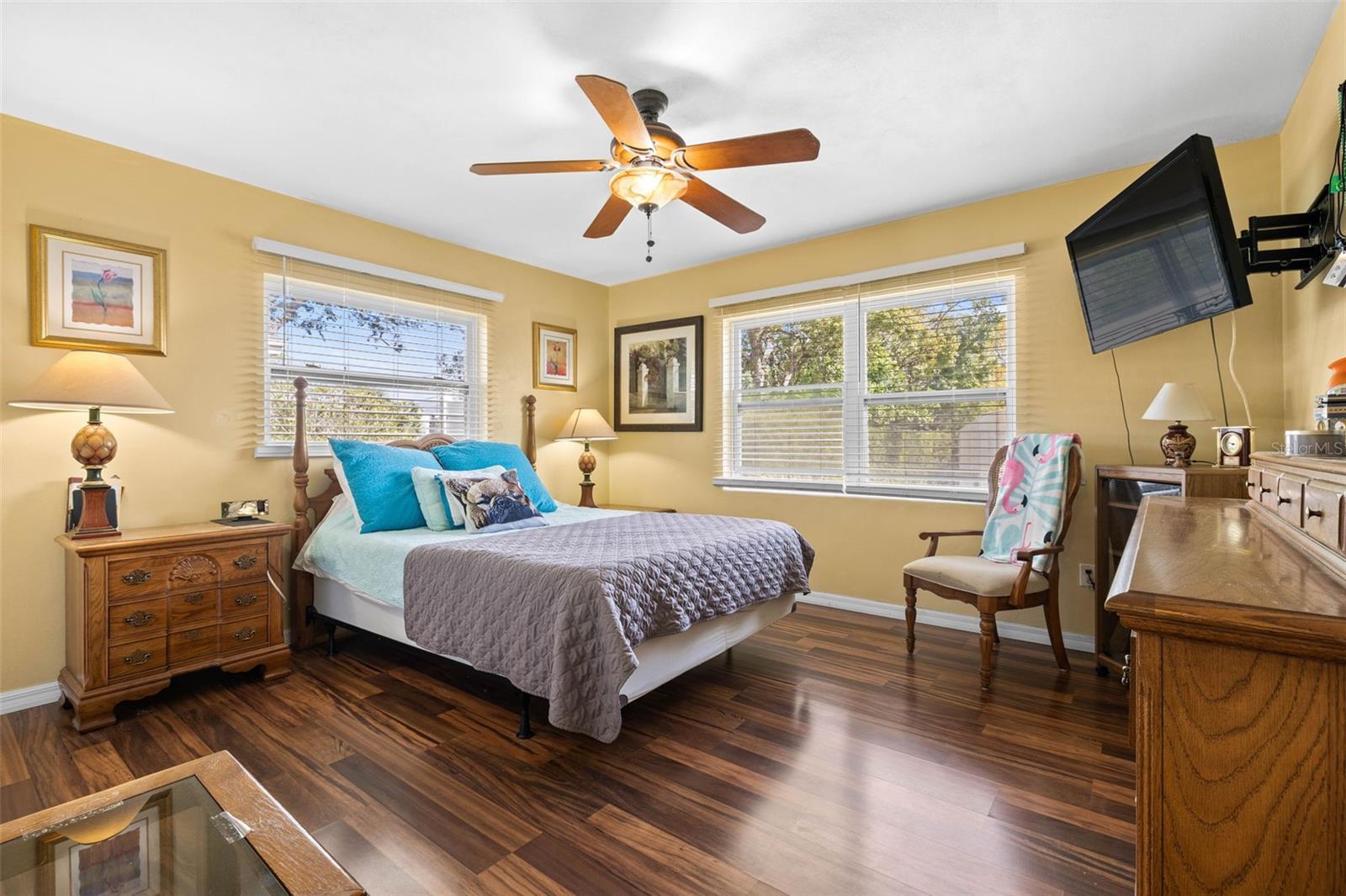 683 CIRCLE DR E, LARGO, FL, 33770