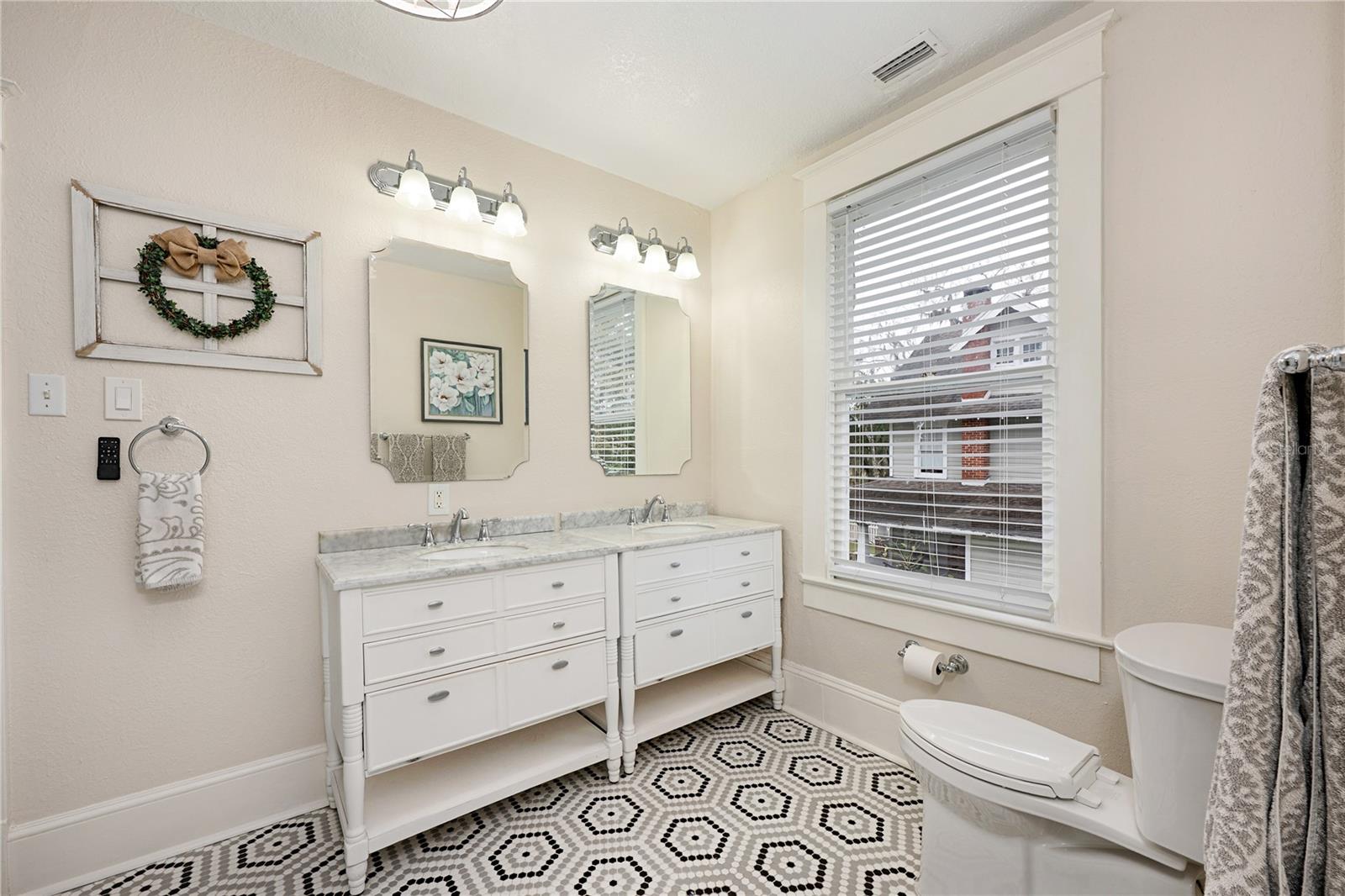 415 W RICH AVE, DELAND, FL, 32720
