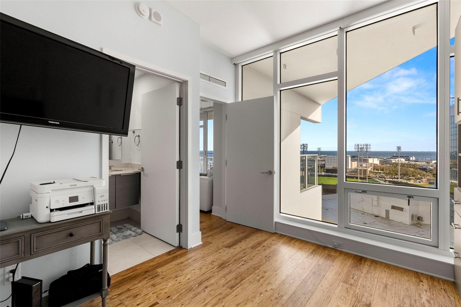 175 1ST ST S #1104, ST PETERSBURG, FL, 33701