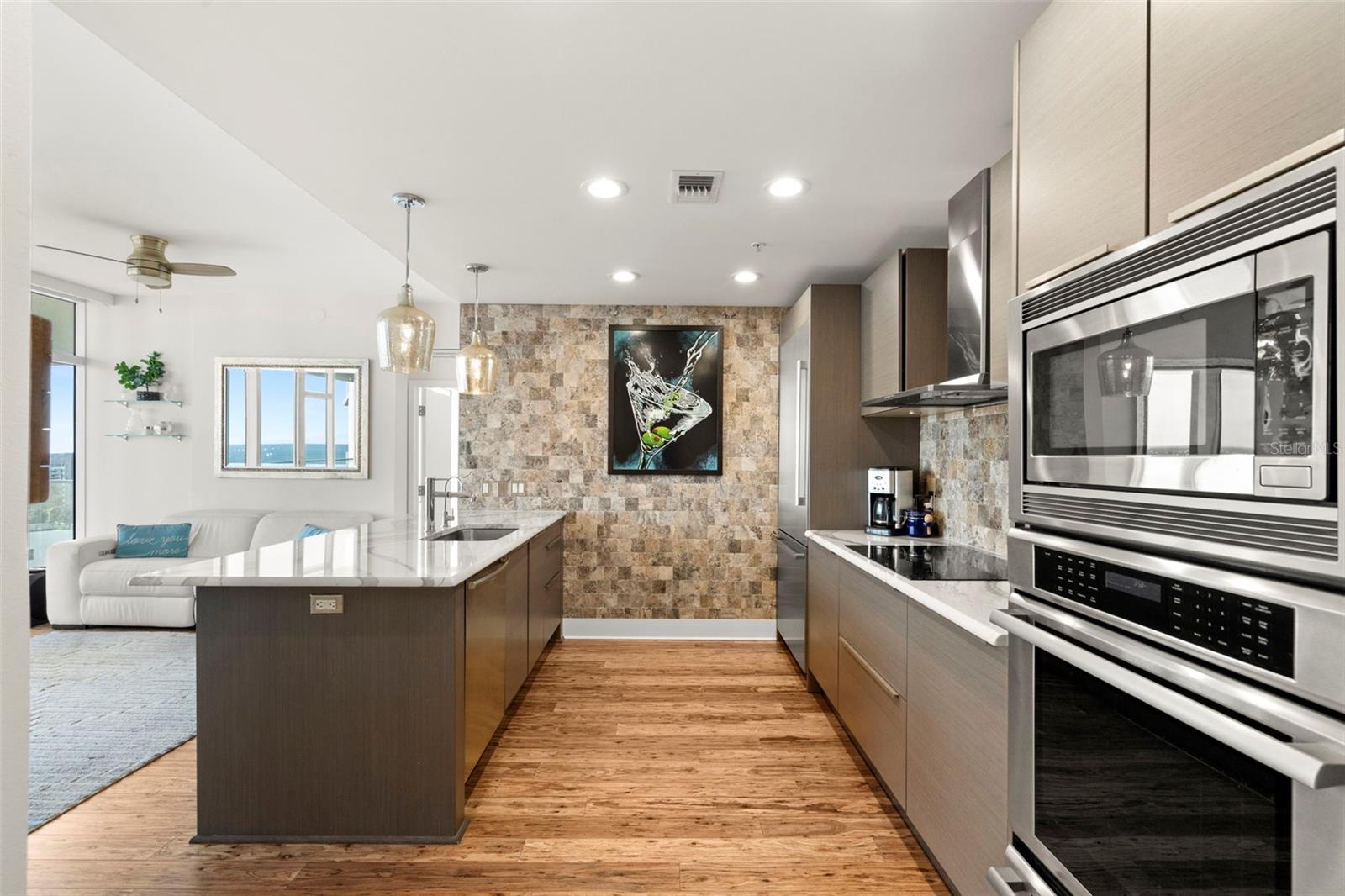 175 1ST ST S #1104, ST PETERSBURG, FL, 33701