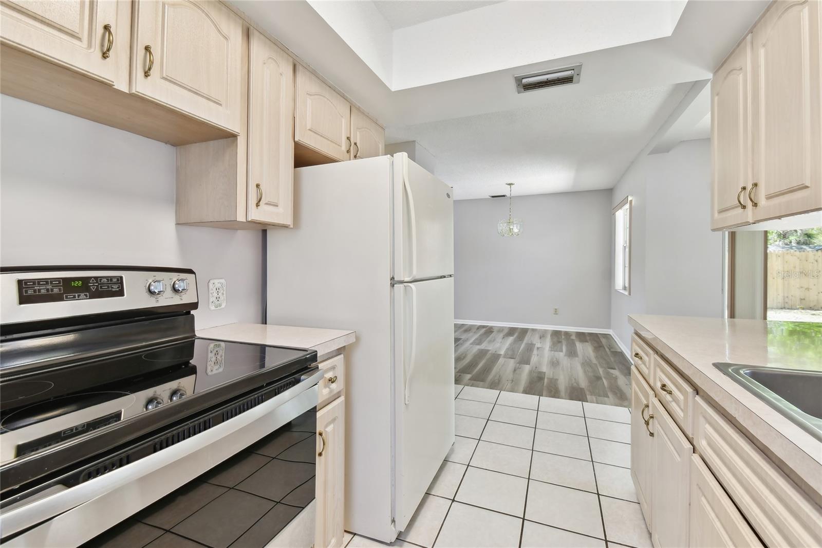 3023 GREEN ACRES AVE, LARGO, FL, 33771