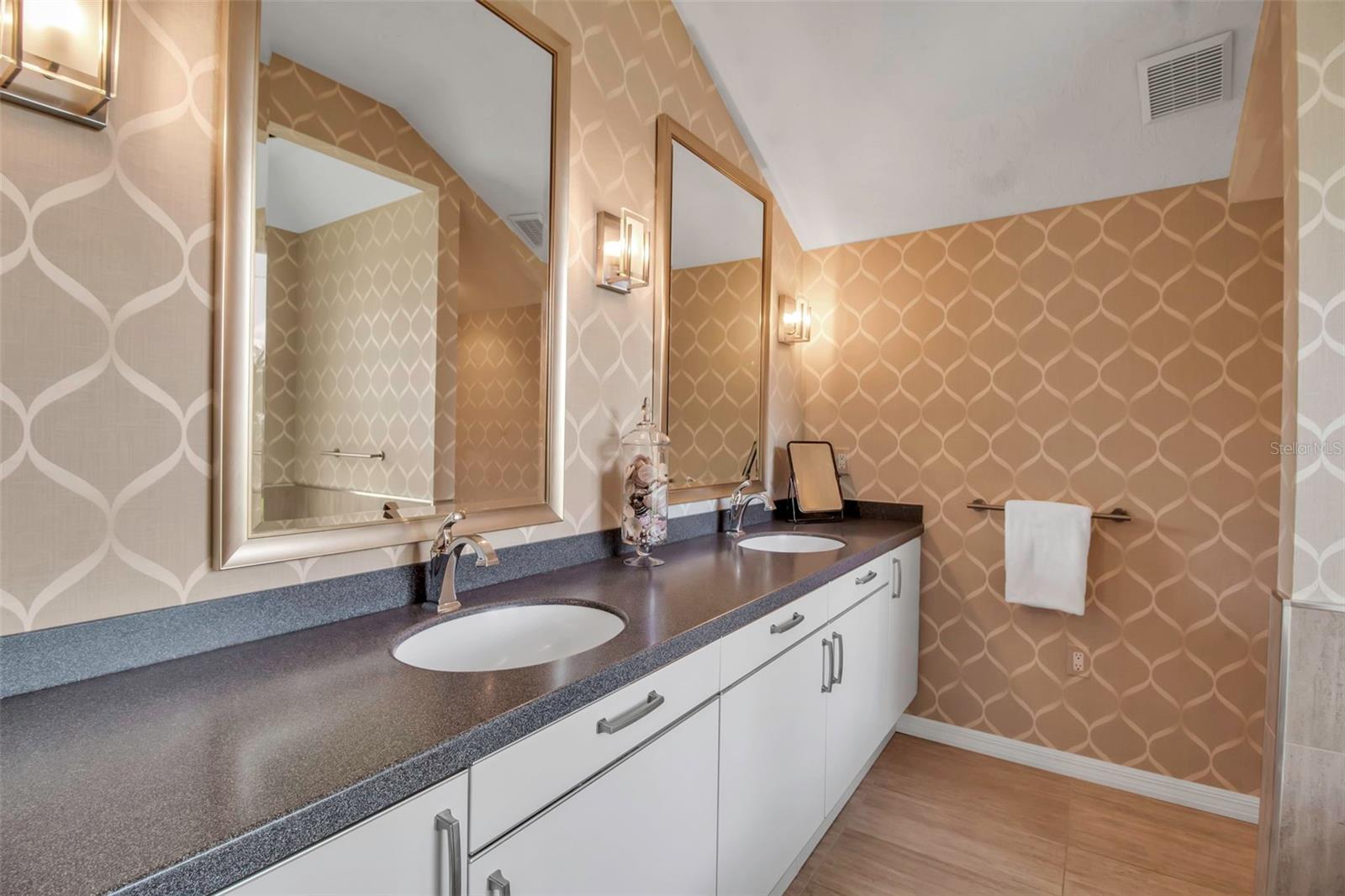 980 S ORANGE AVE, SARASOTA, FL, 34236