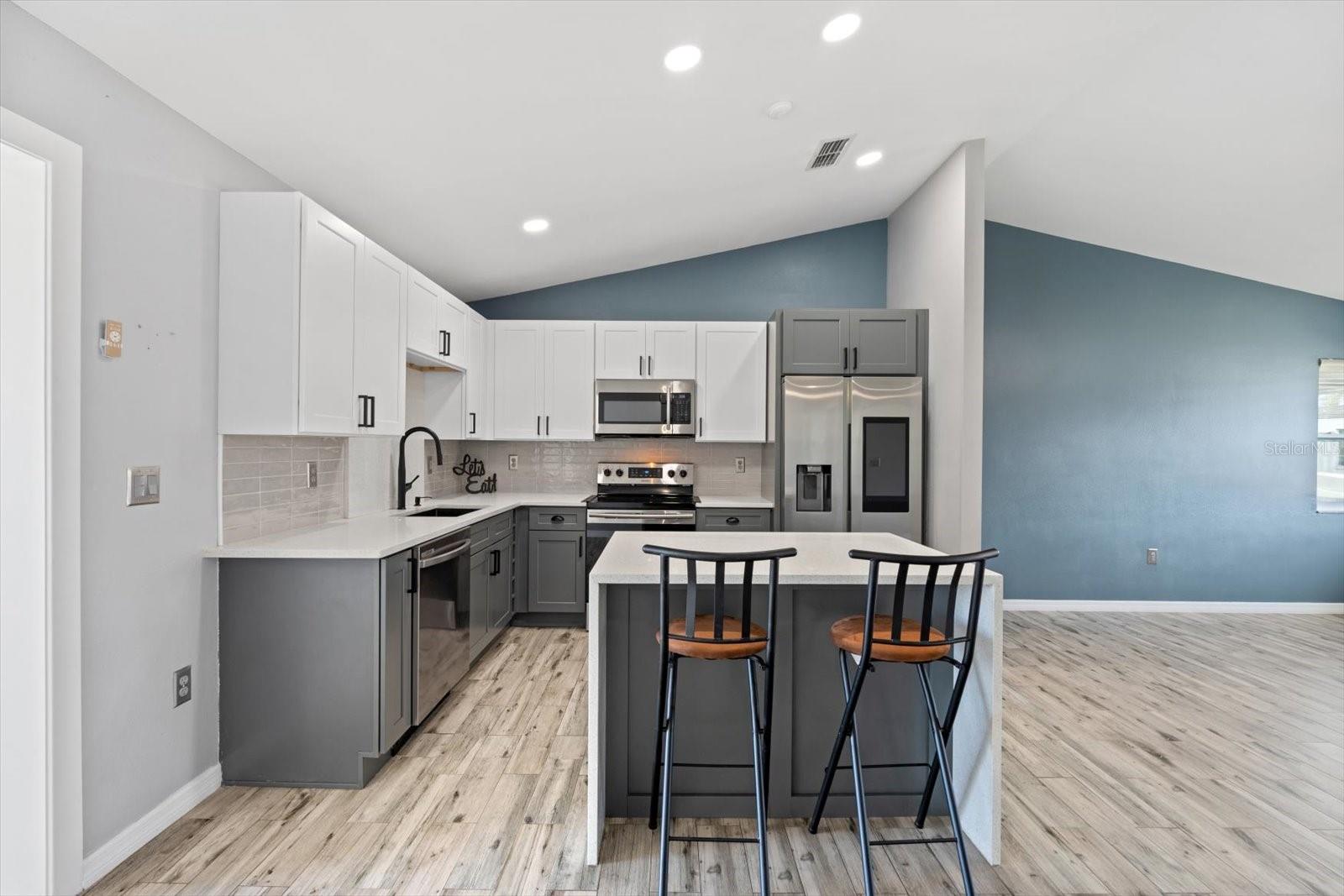 3525 65TH AVENUE CIR E, SARASOTA, FL, 34243