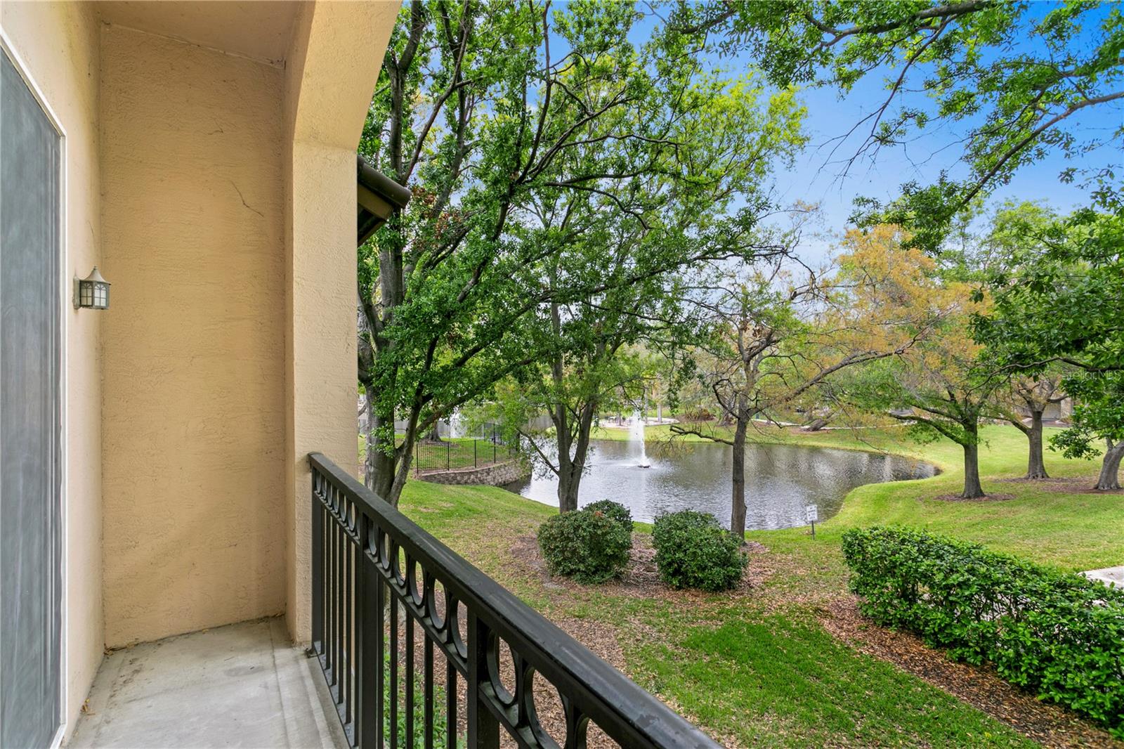 654 ARBOR LAKE LN, TAMPA, FL, 33602