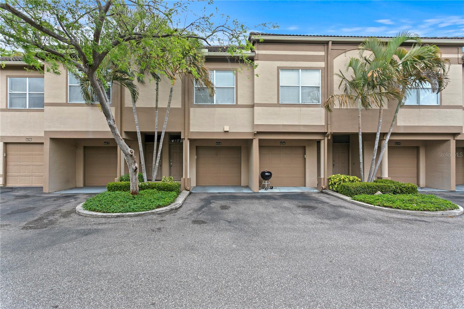 654 ARBOR LAKE LN, TAMPA, FL, 33602