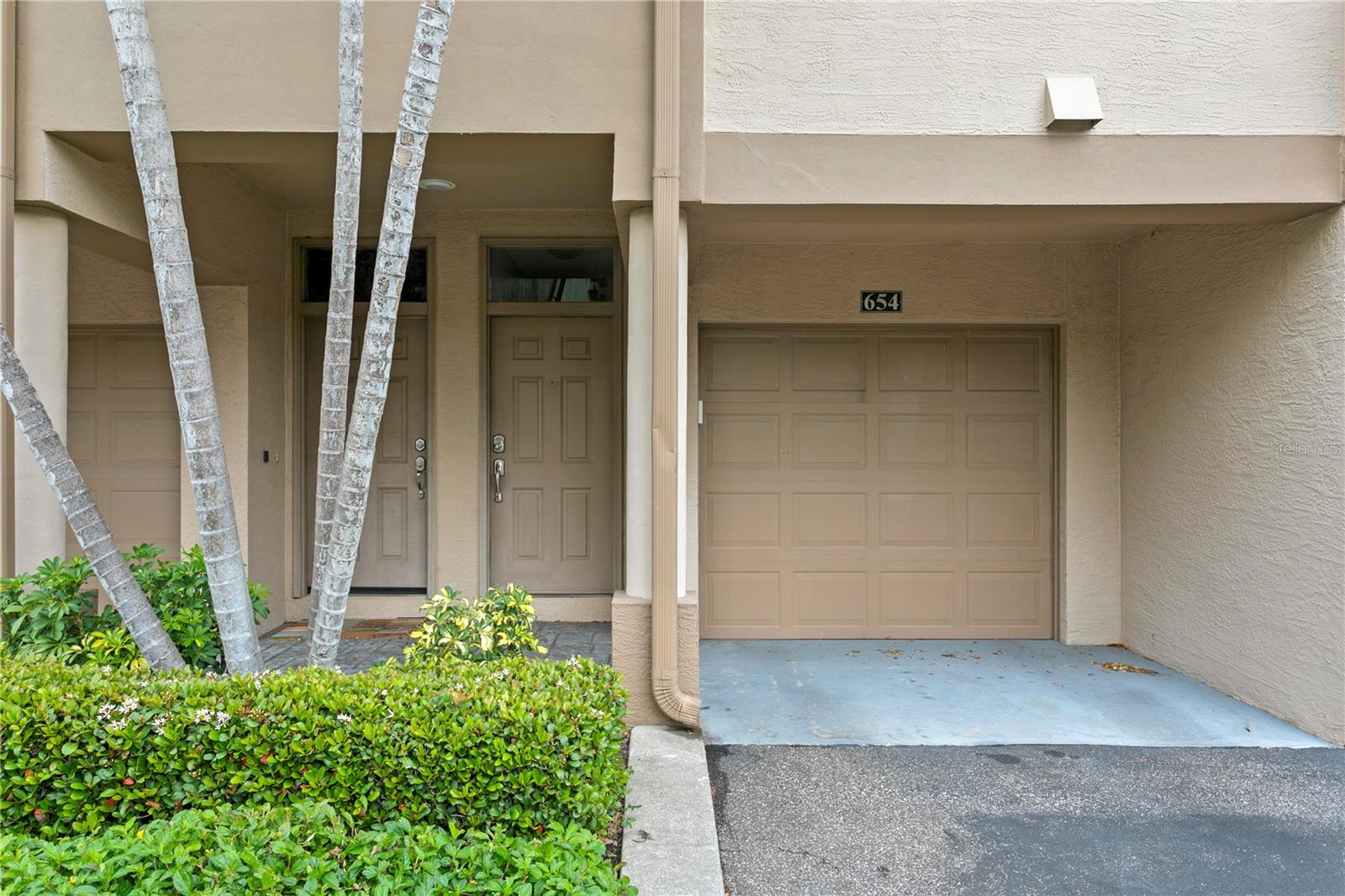 654 ARBOR LAKE LN, TAMPA, FL, 33602