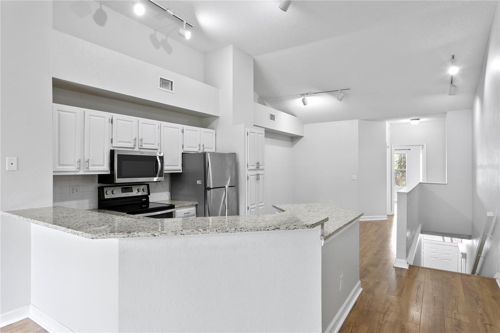 654 ARBOR LAKE LN, TAMPA, FL, 33602