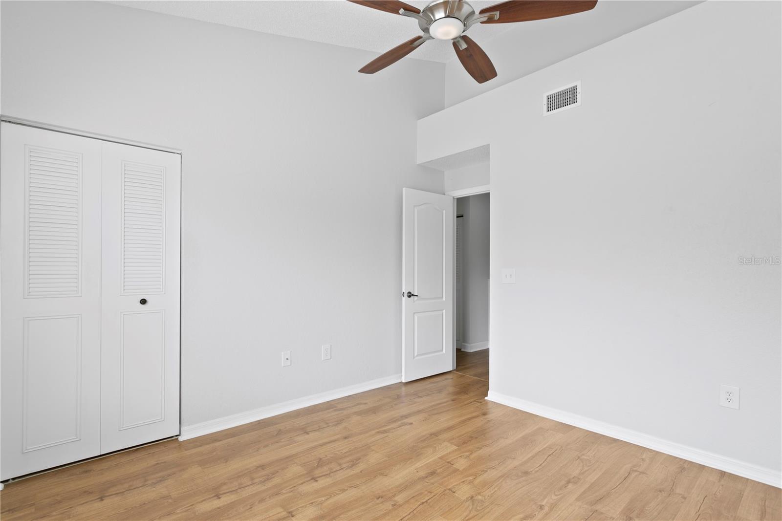 654 ARBOR LAKE LN, TAMPA, FL, 33602