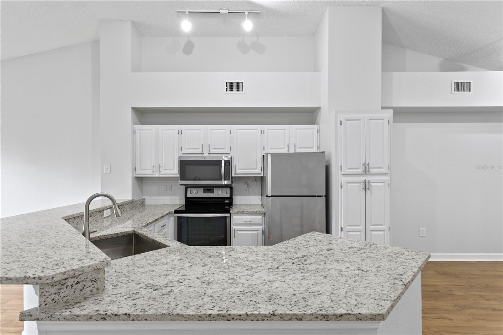 654 ARBOR LAKE LN, TAMPA, FL, 33602