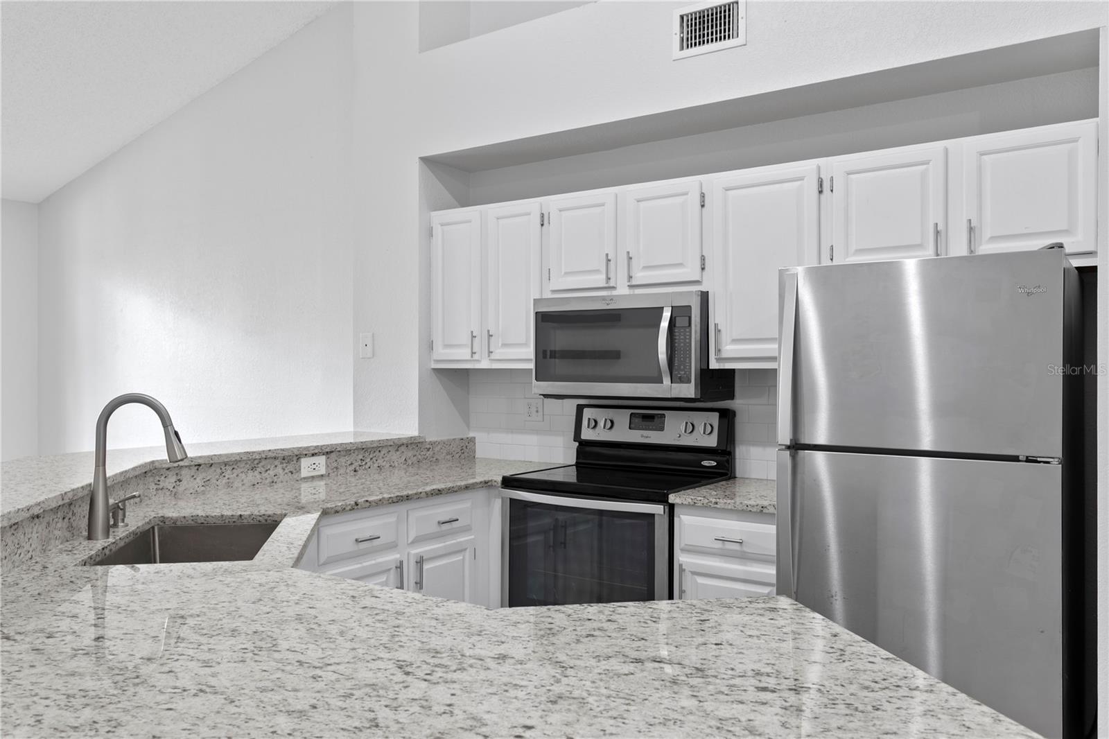 654 ARBOR LAKE LN, TAMPA, FL, 33602