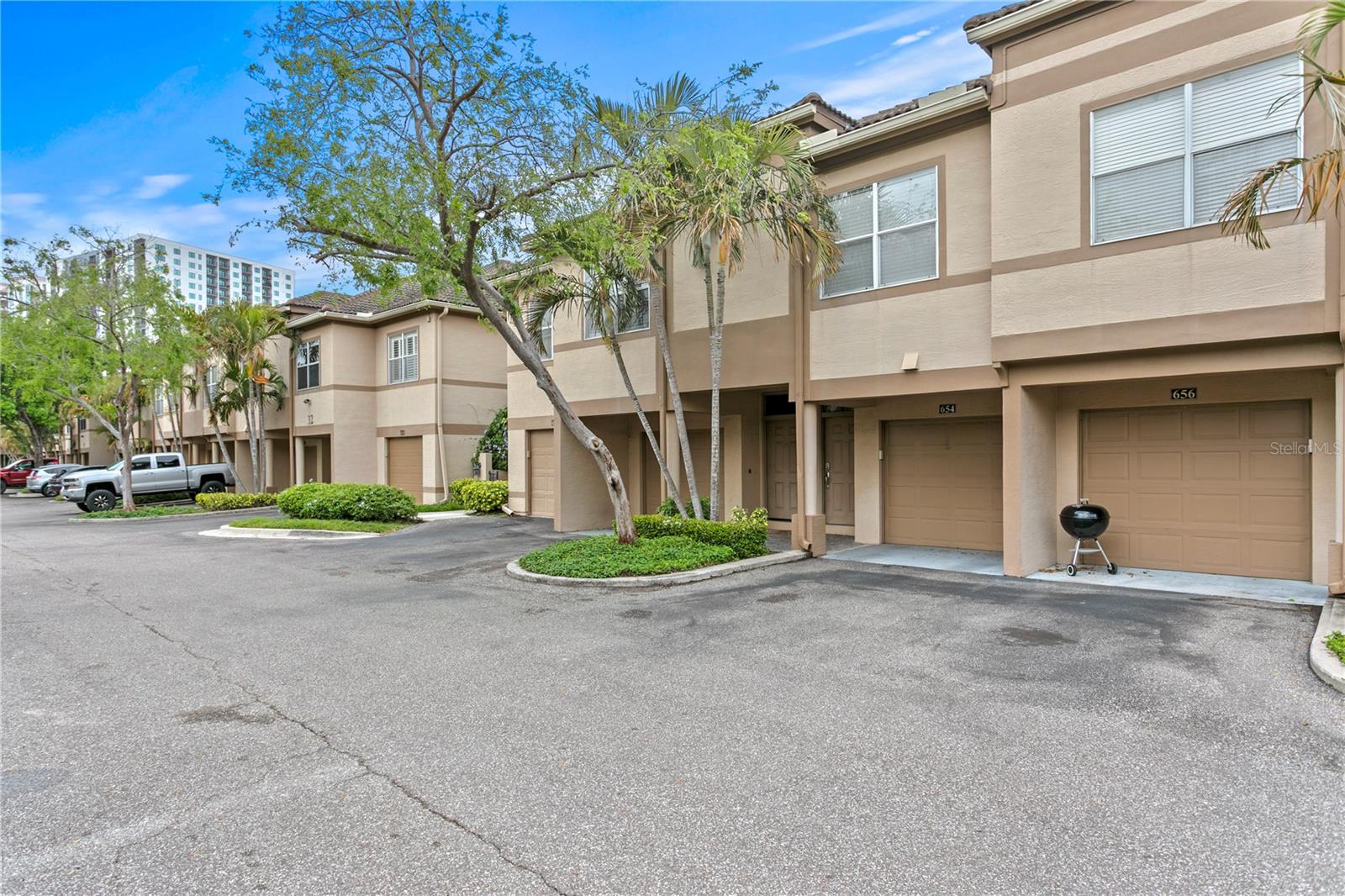 654 ARBOR LAKE LN, TAMPA, FL, 33602