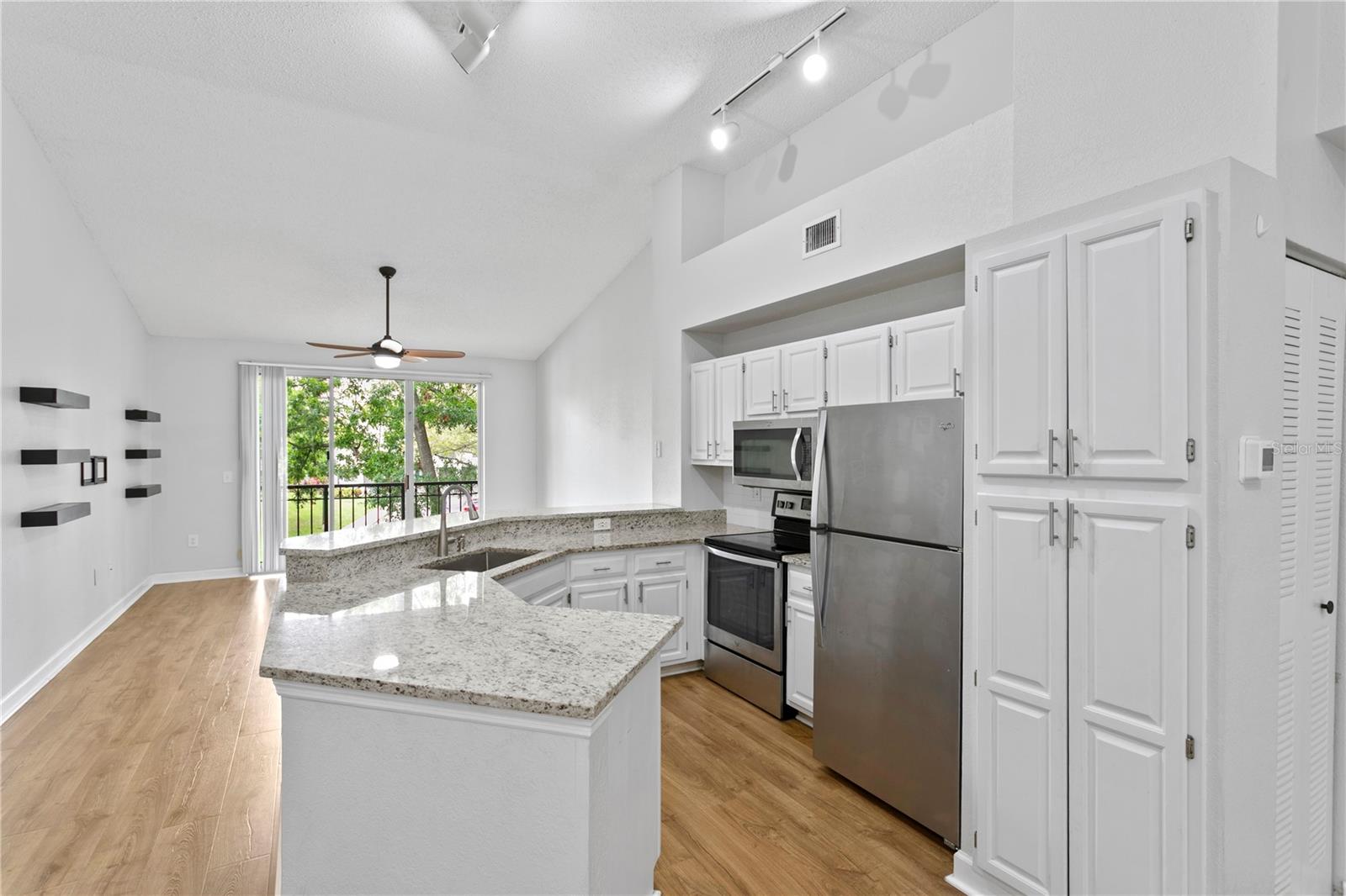 654 ARBOR LAKE LN, TAMPA, FL, 33602