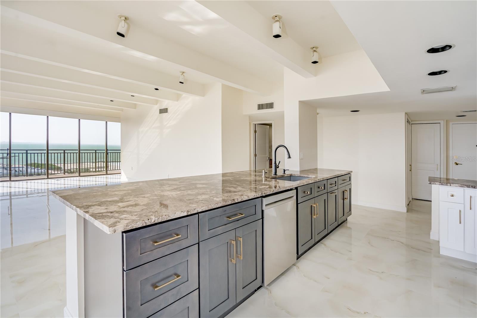 7600 BAYSHORE DR #901, TREASURE ISLAND, FL, 33706