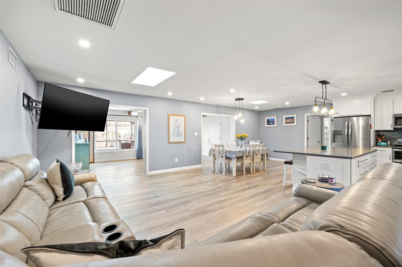 5001 SHETLAND AVE, TAMPA, FL, 33615