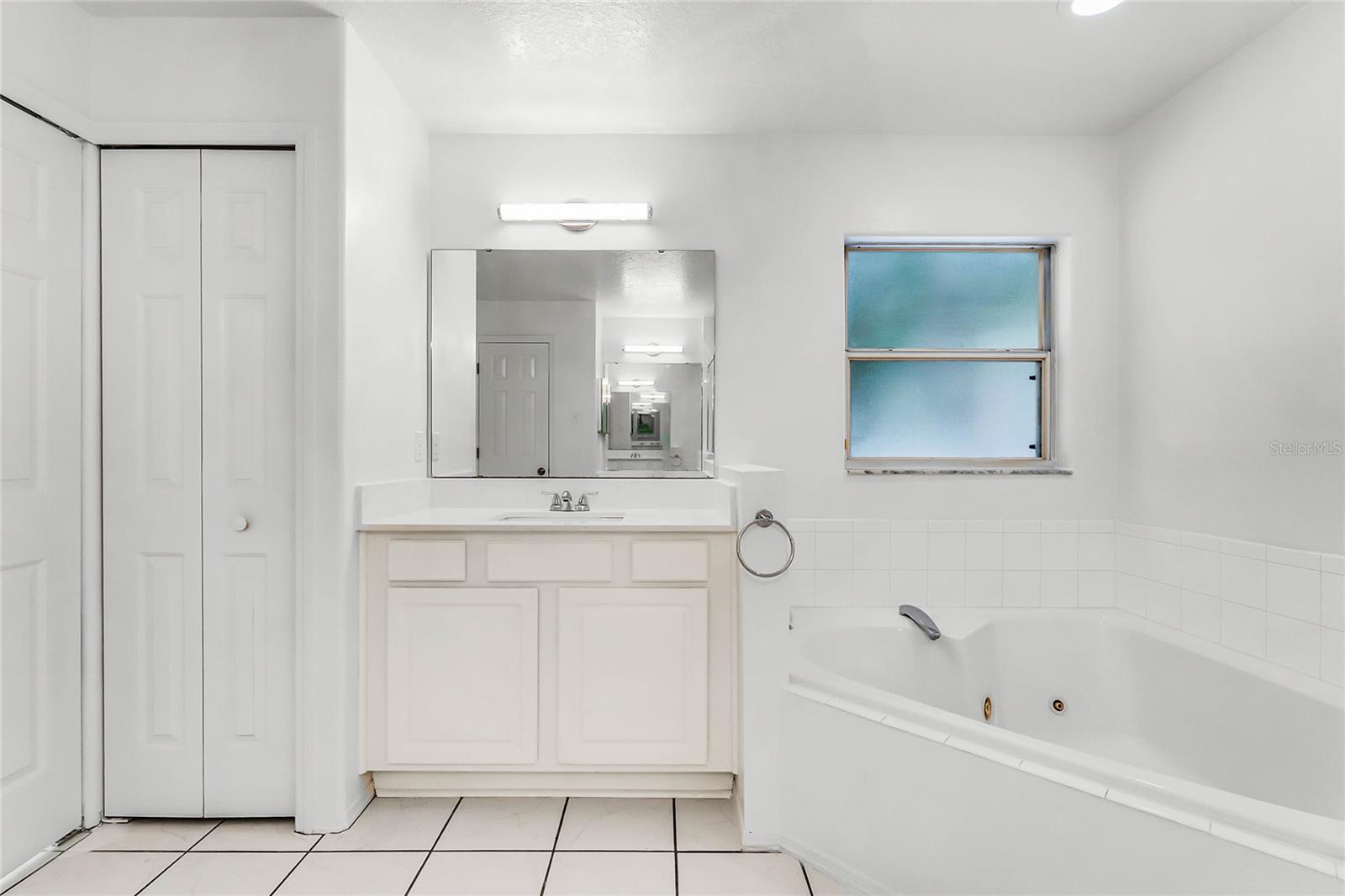 5140 N APOPKA VINELAND RD, ORLANDO, FL, 32818