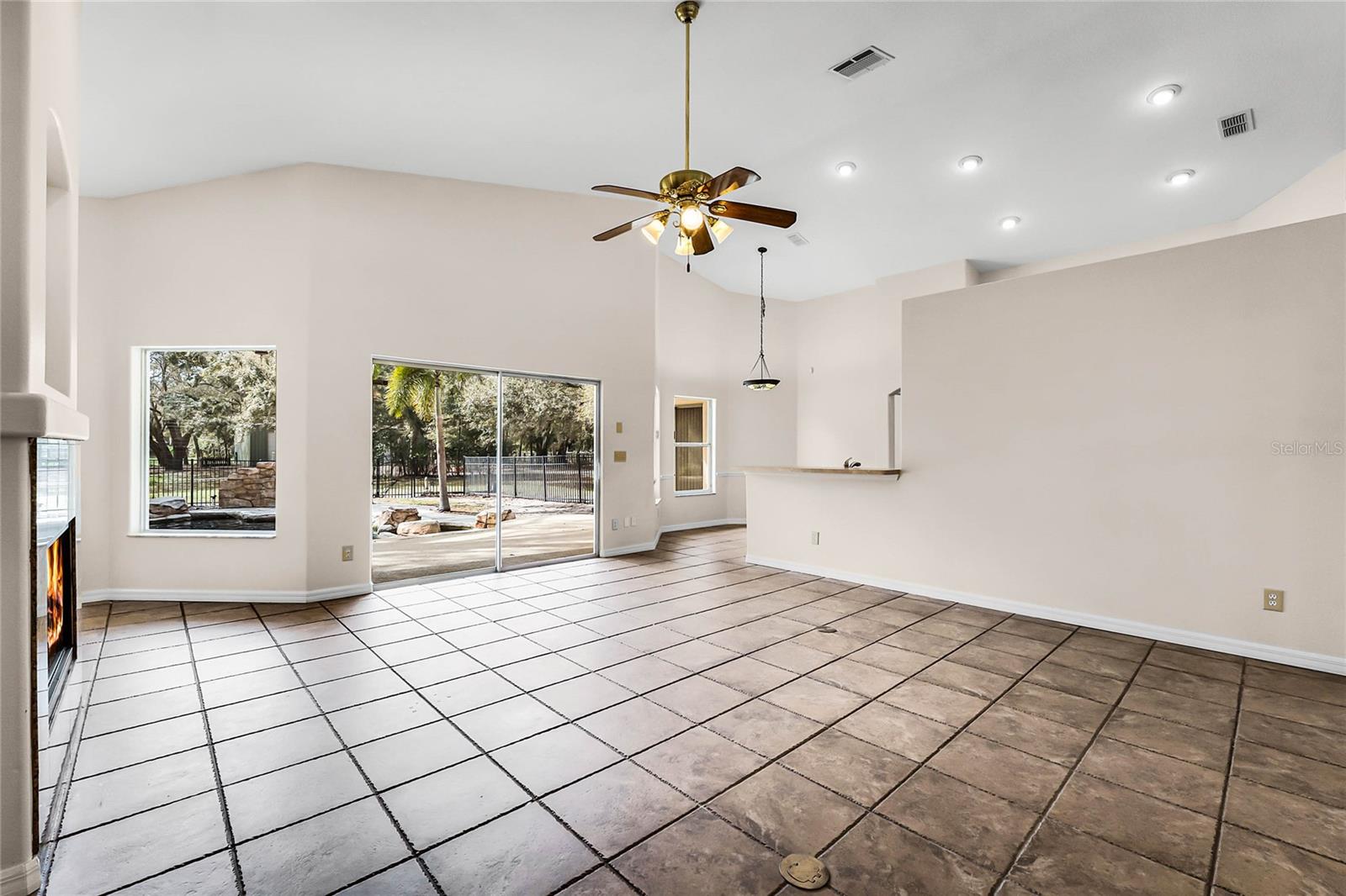 5140 N APOPKA VINELAND RD, ORLANDO, FL, 32818