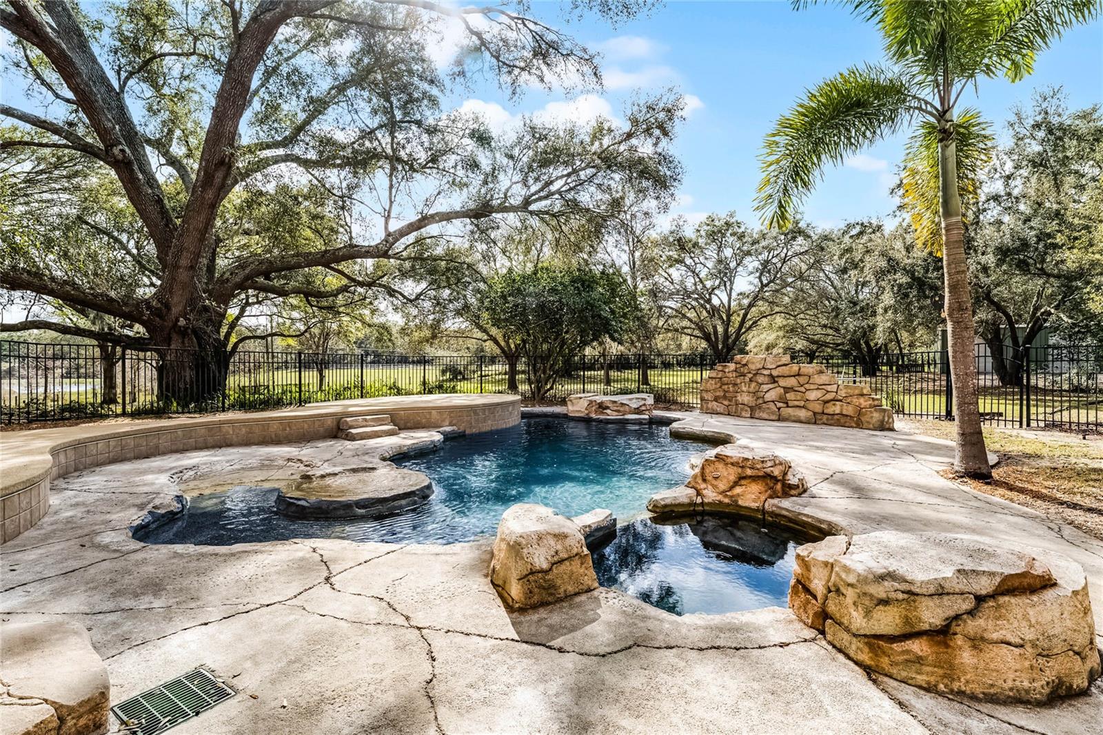 5140 N APOPKA VINELAND RD, ORLANDO, FL, 32818