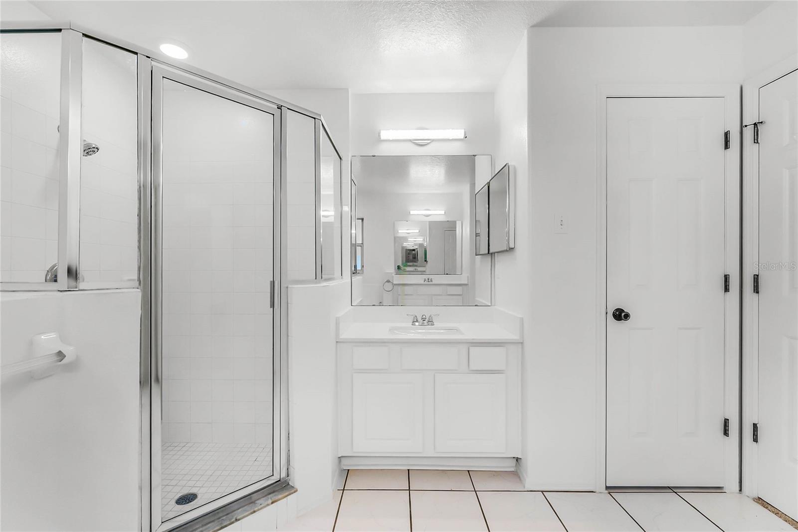 5140 N APOPKA VINELAND RD, ORLANDO, FL, 32818