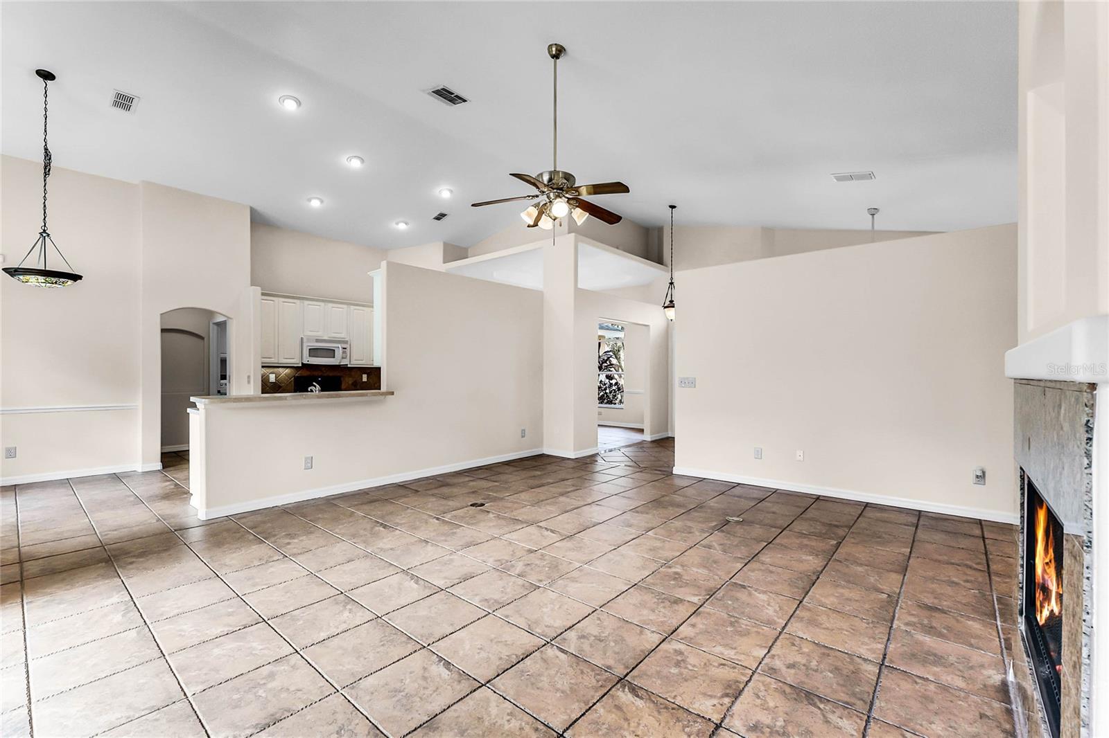 5140 N APOPKA VINELAND RD, ORLANDO, FL, 32818