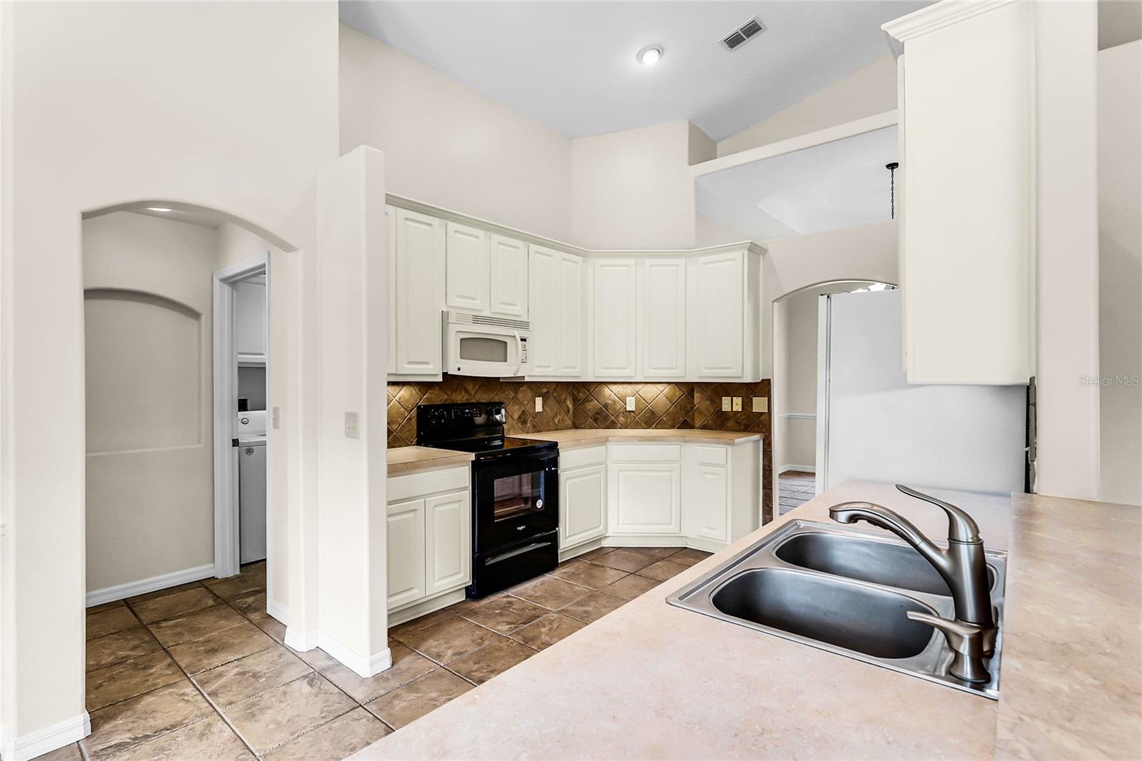 5140 N APOPKA VINELAND RD, ORLANDO, FL, 32818