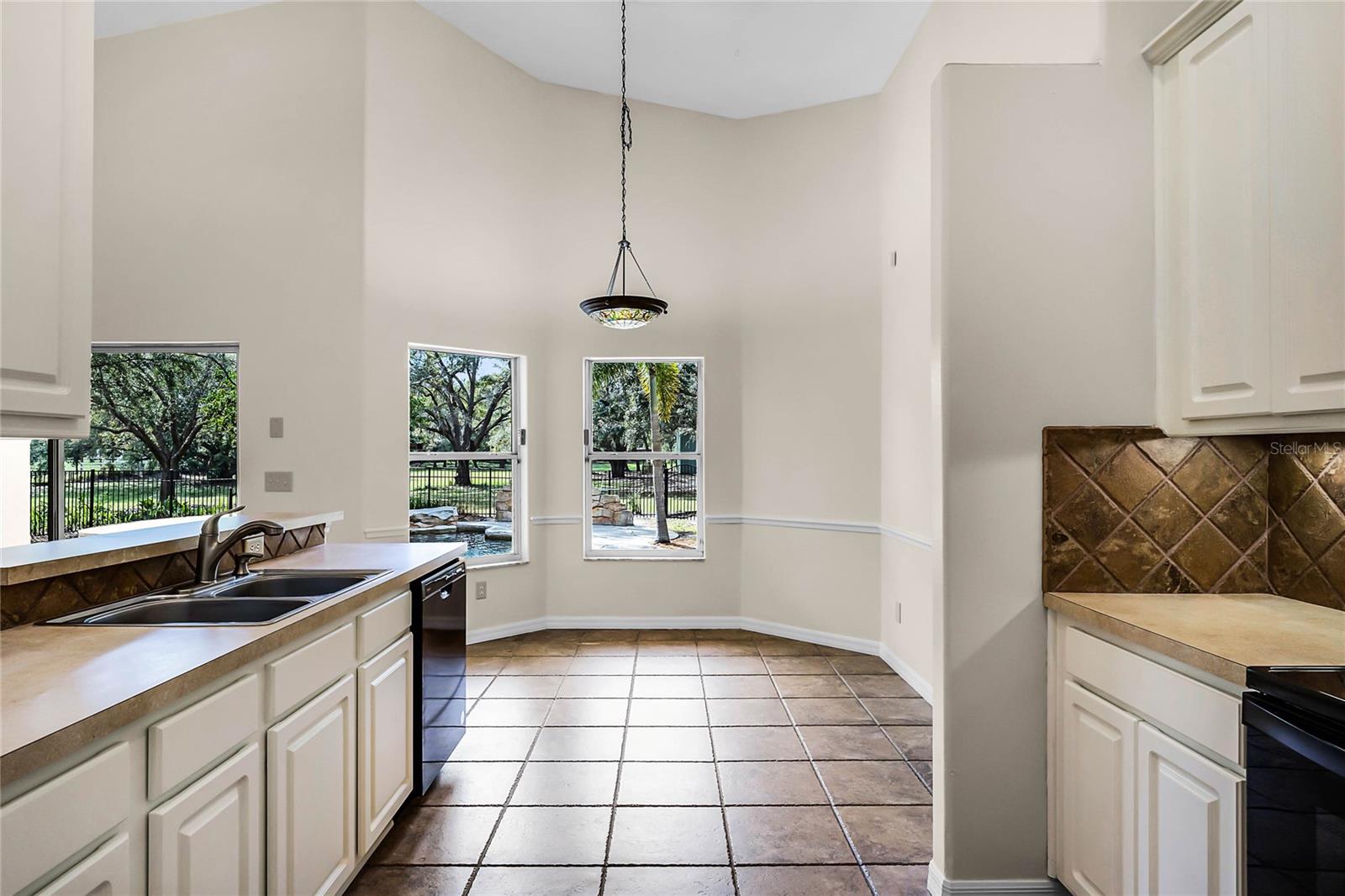 5140 N APOPKA VINELAND RD, ORLANDO, FL, 32818