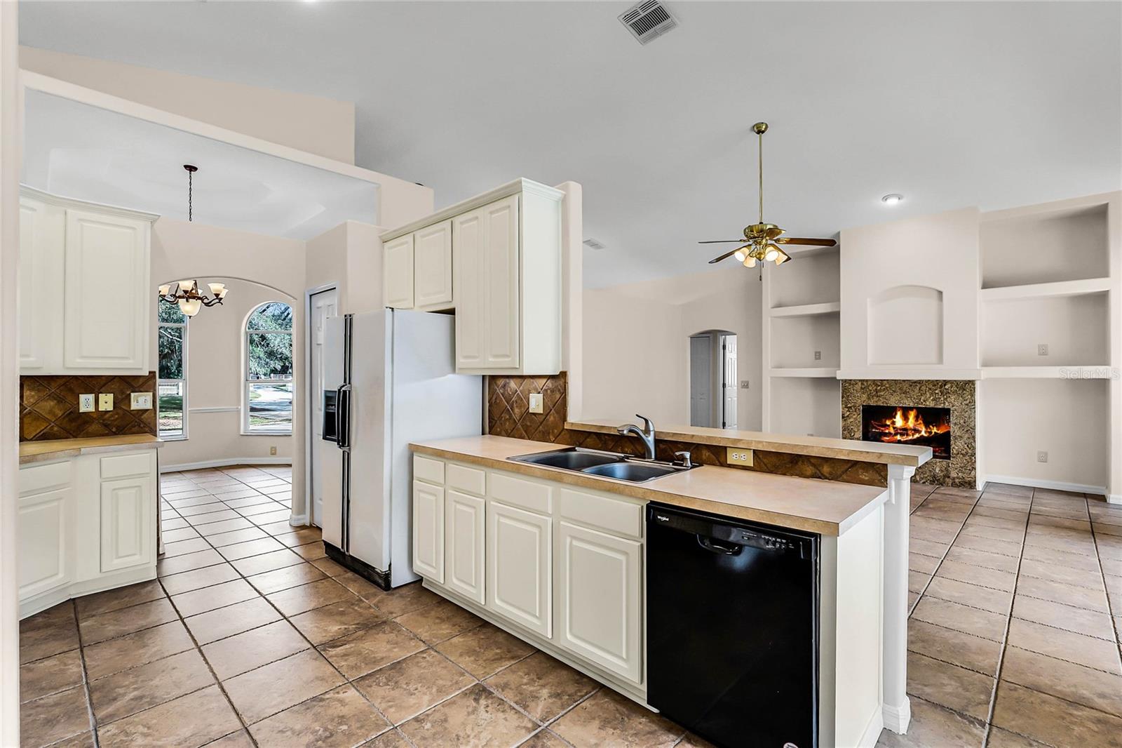 5140 N APOPKA VINELAND RD, ORLANDO, FL, 32818