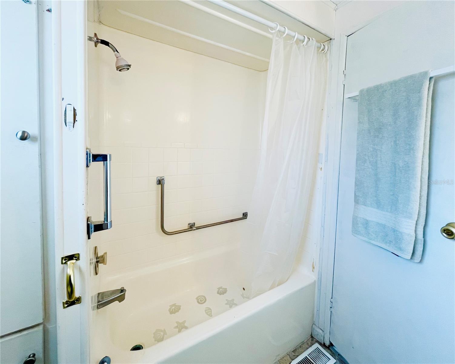 A4641948 Property Photo