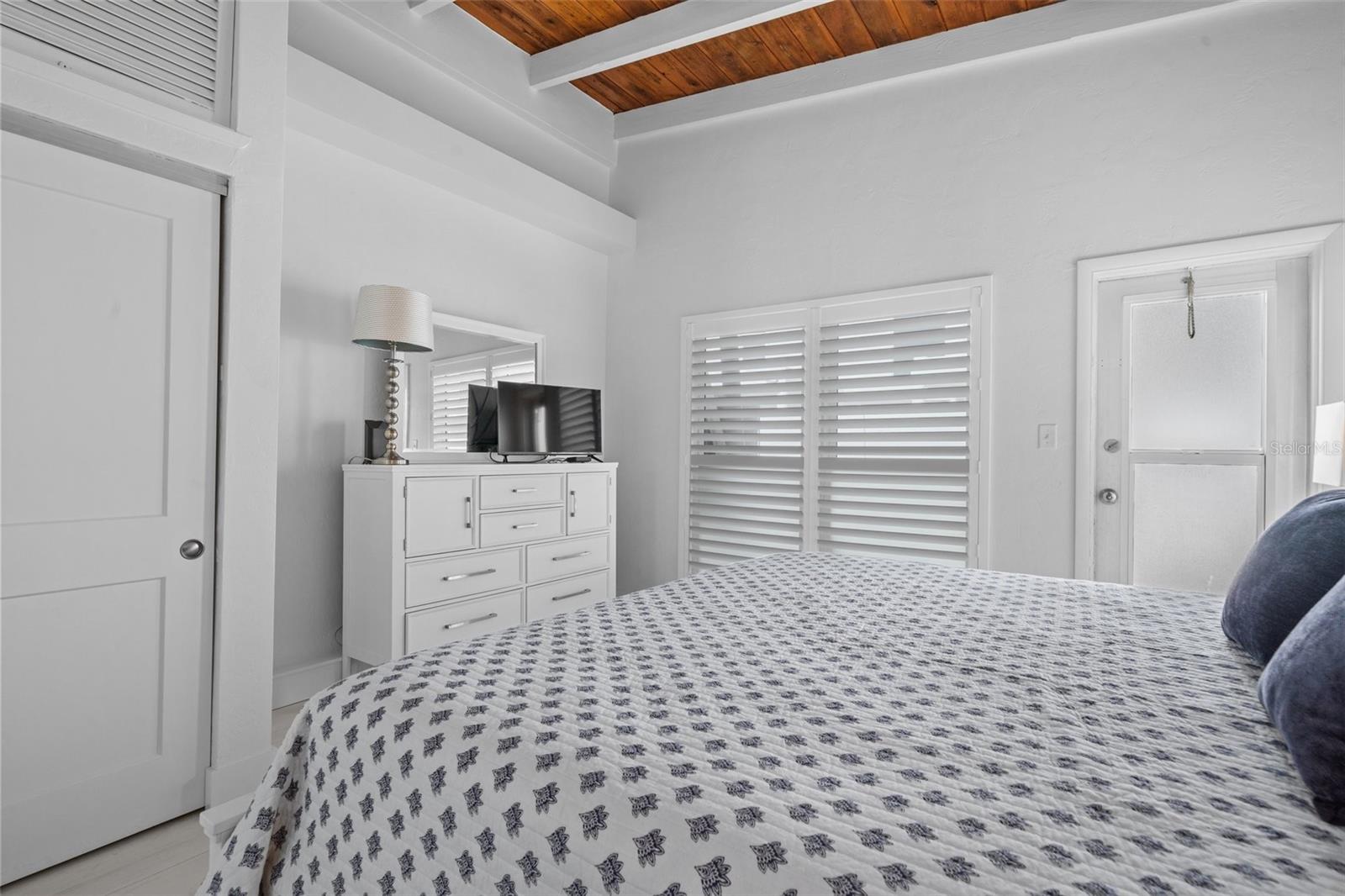 1129 SEASIDE DR #15, SARASOTA, FL, 34242