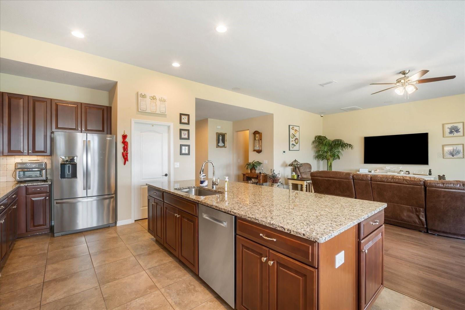 11834 LAKE LUCAYA DR, RIVERVIEW, FL, 33579