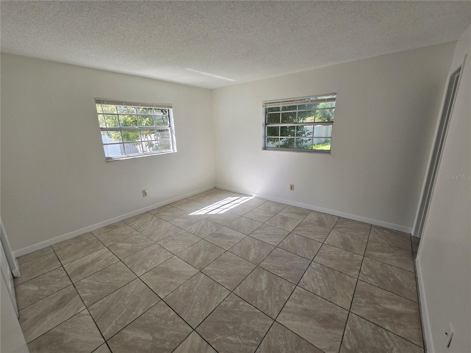 1086 MAYFLOWER AVE, DELTONA, FL, 32725
