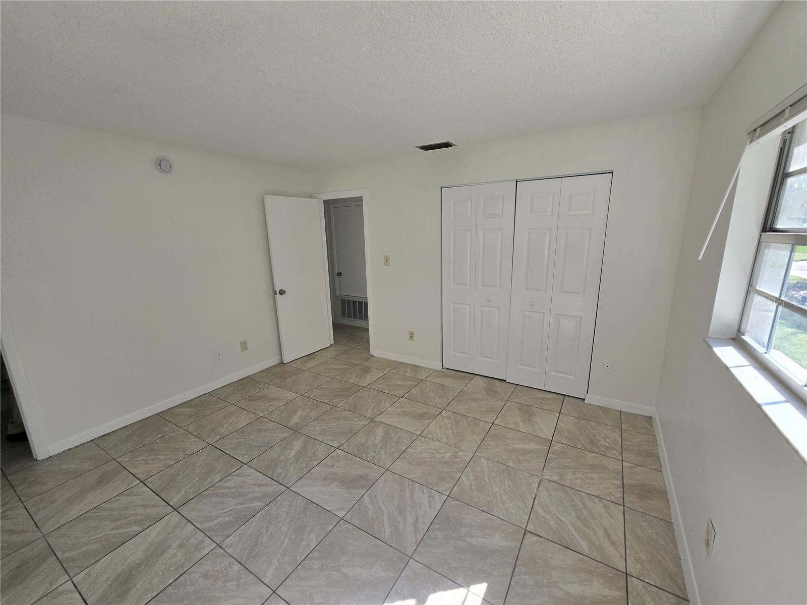 1086 MAYFLOWER AVE, DELTONA, FL, 32725