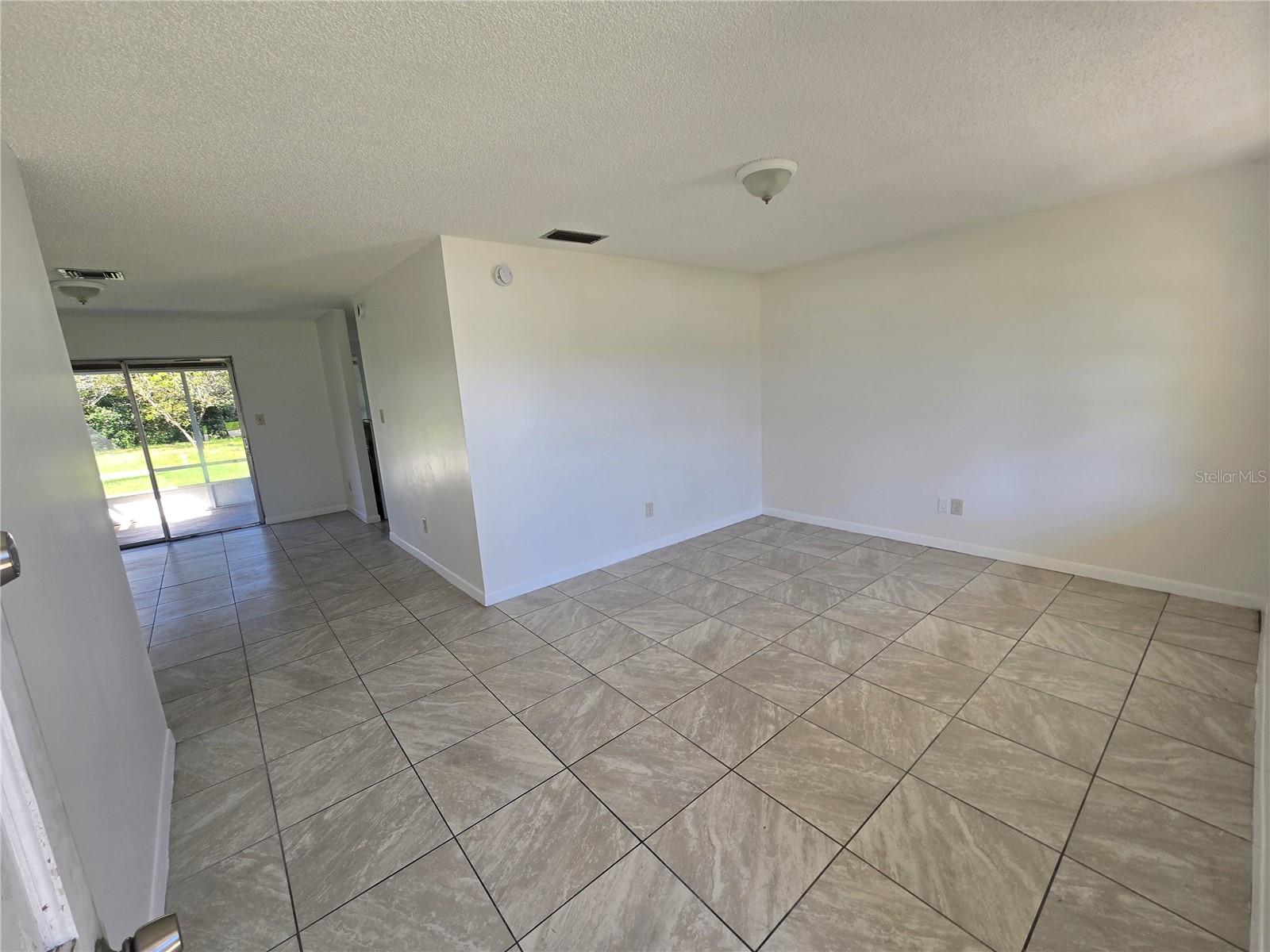 1086 MAYFLOWER AVE, DELTONA, FL, 32725