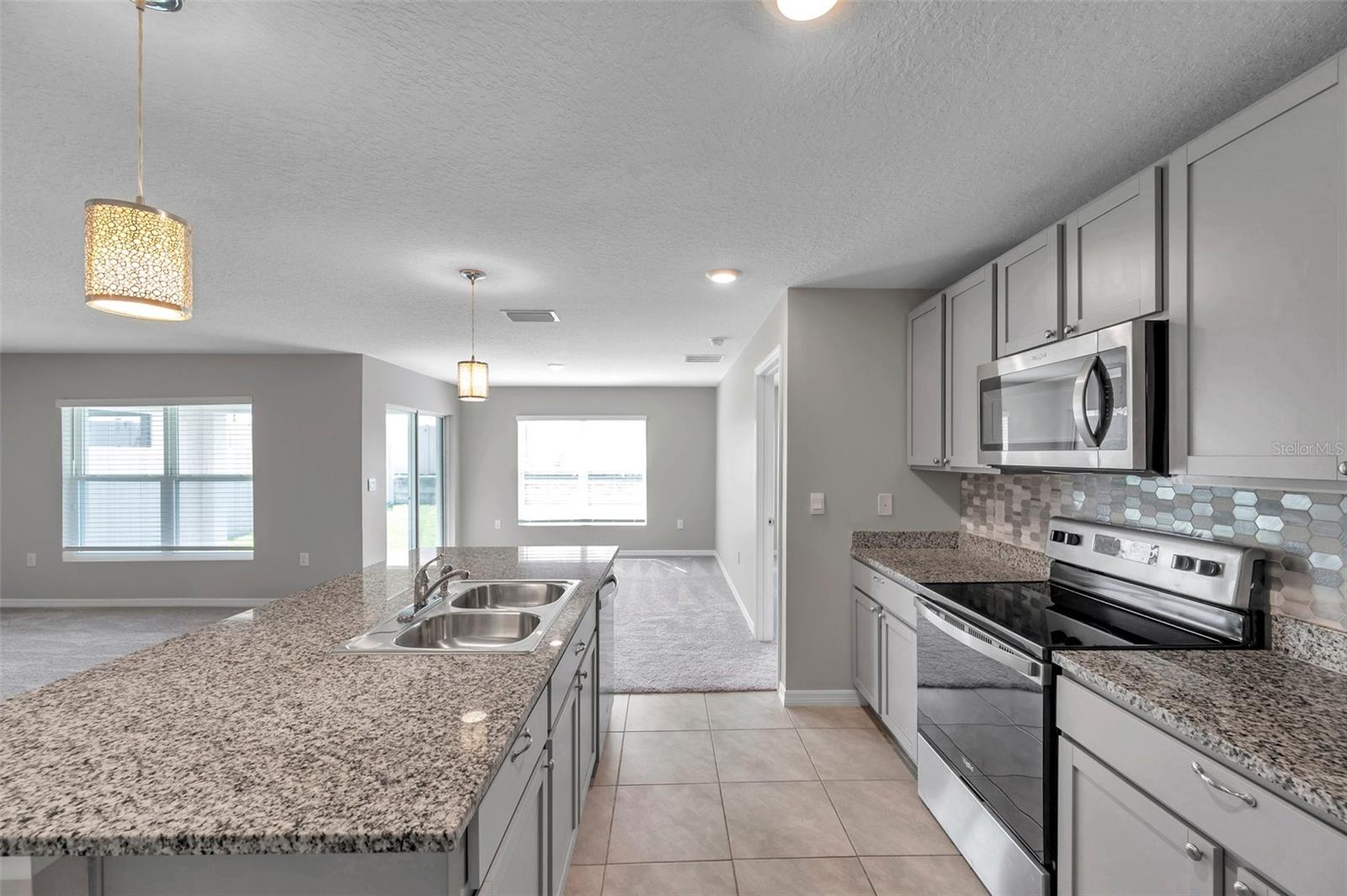 7608 BROAD POINTE DR, ZEPHYRHILLS, FL, 33540