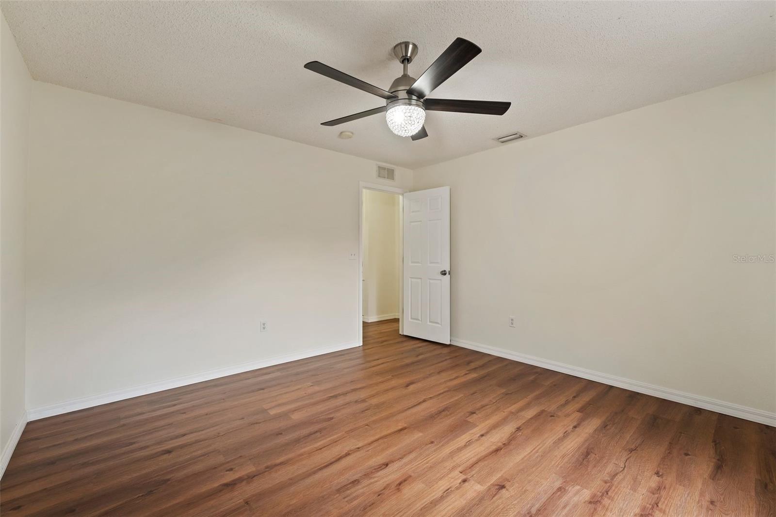 1600 AMBOY DR, DELTONA, FL, 32738