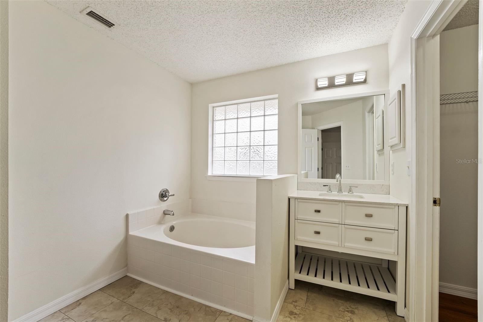 1600 AMBOY DR, DELTONA, FL, 32738