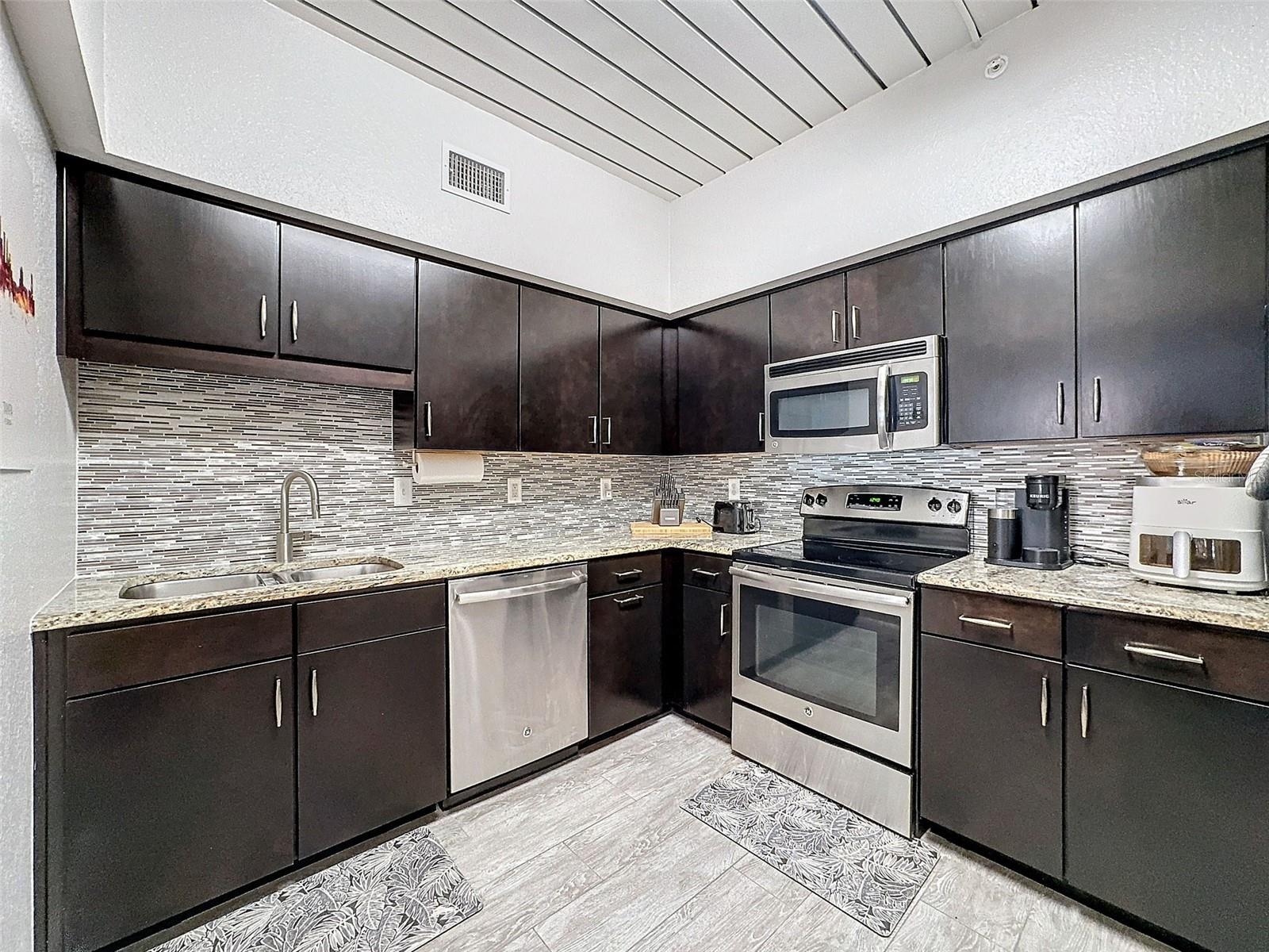 2410 W AZEELE ST #220, TAMPA, FL, 33609